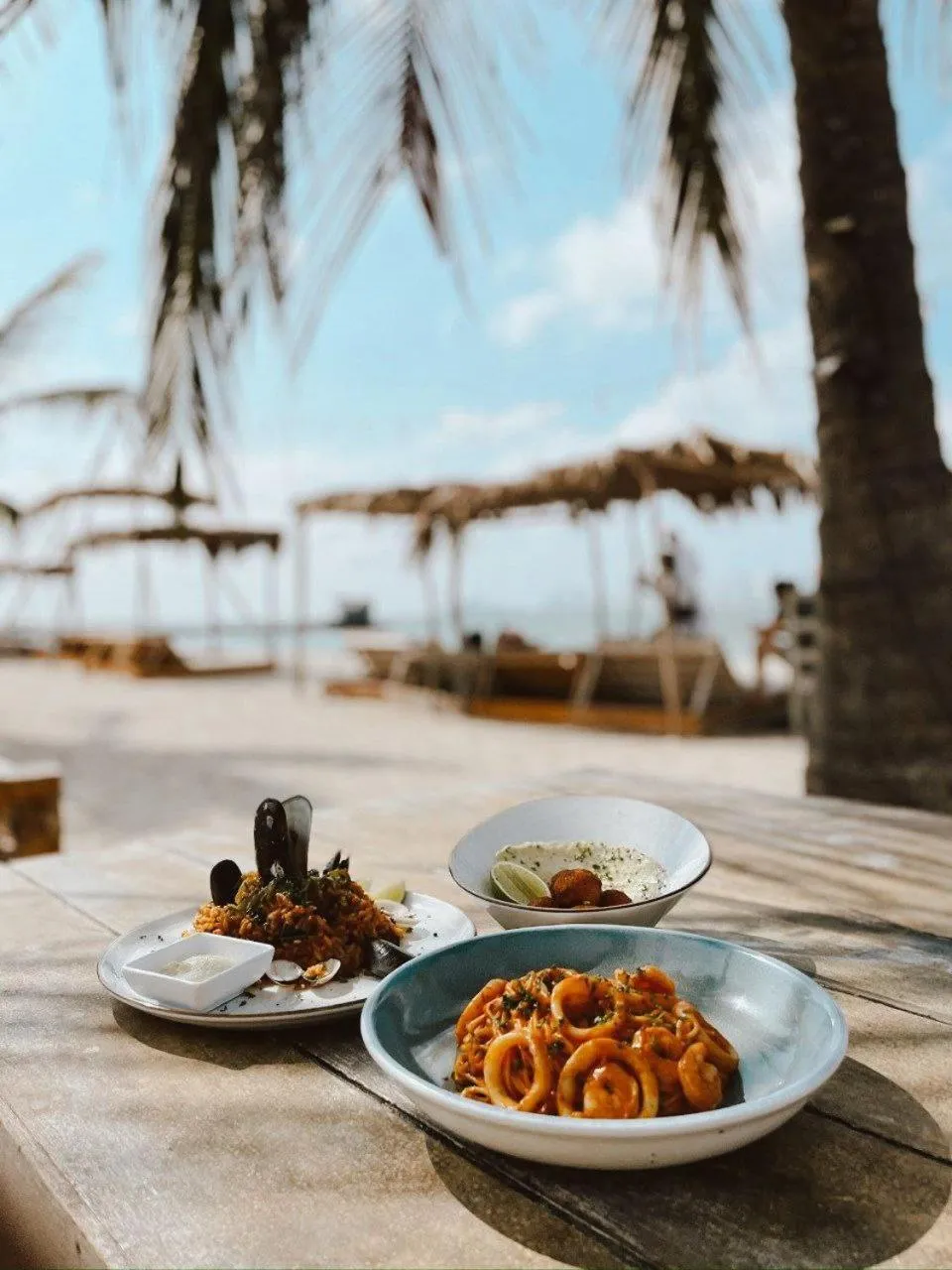 Food and drinks in Fenix Beach Cartagena