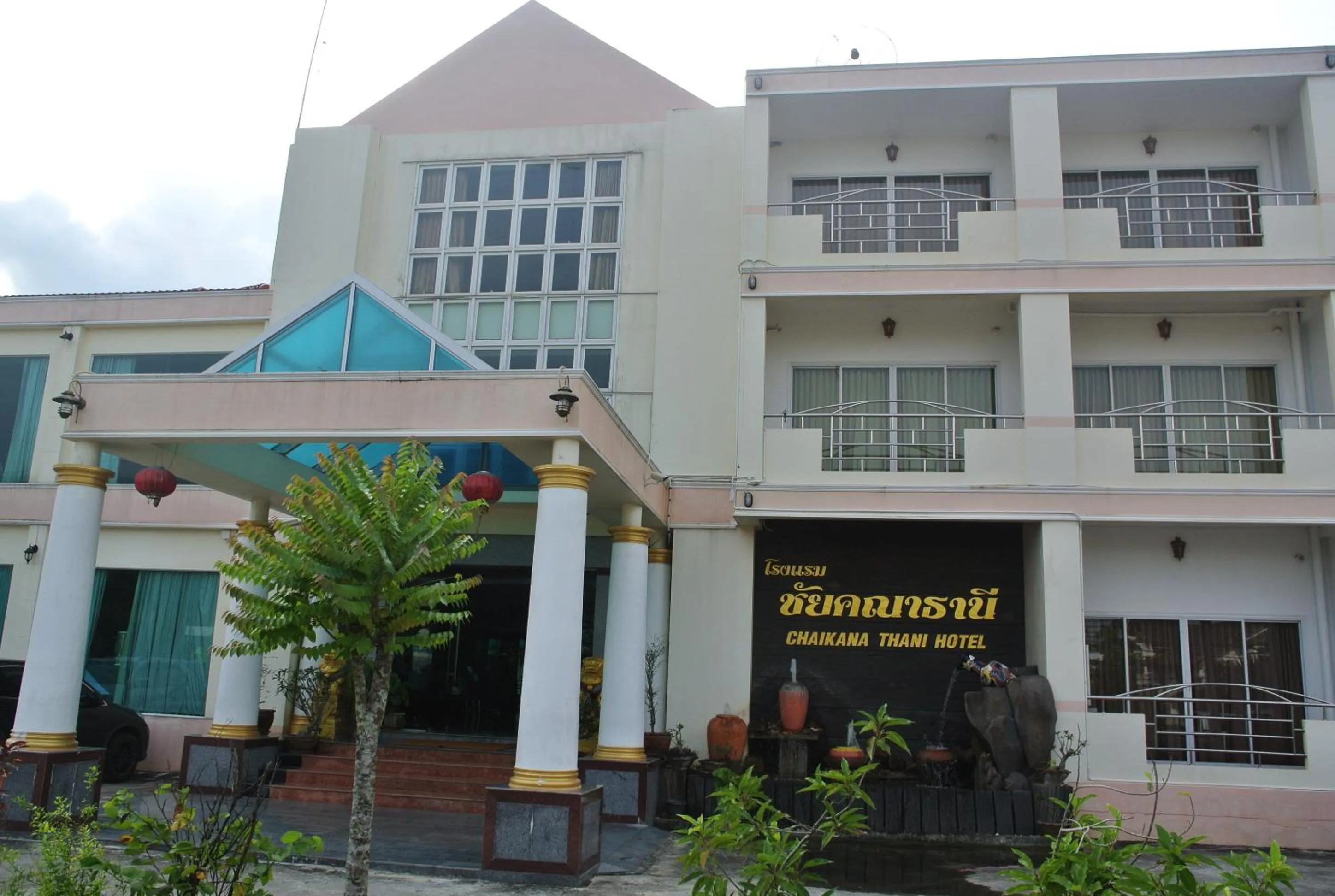 Facade/entrance in Chaikana Thani Hotel