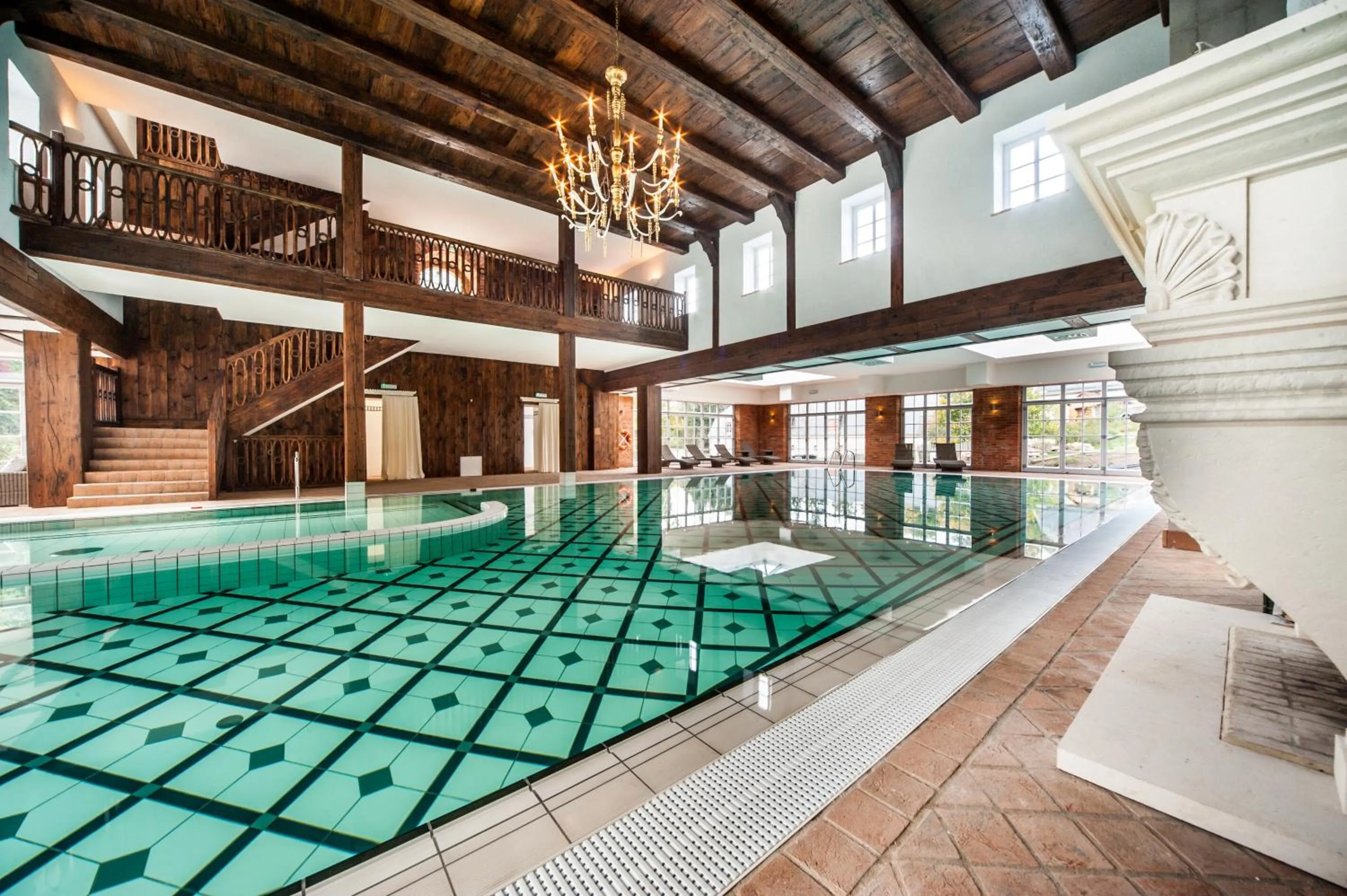 Swimming pool in Hotel Palac Staniszow
