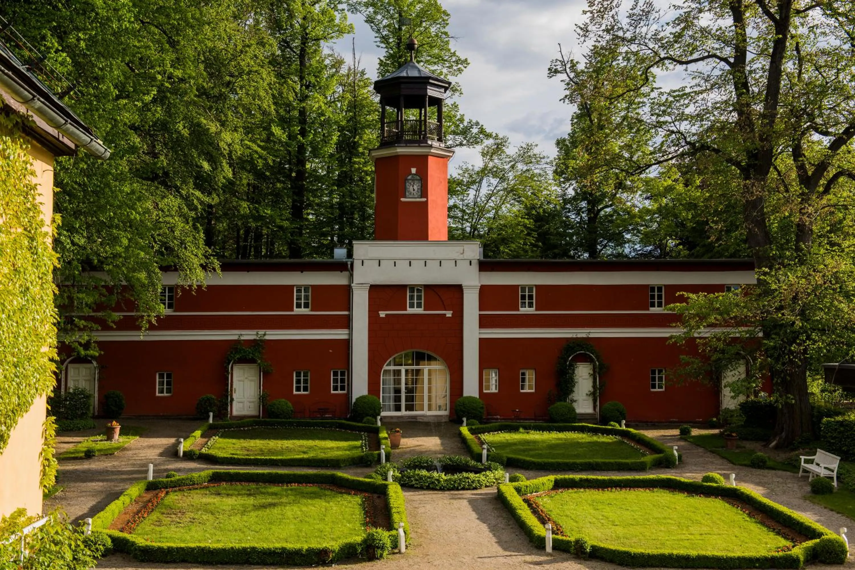 Property building in Hotel Palac Staniszow