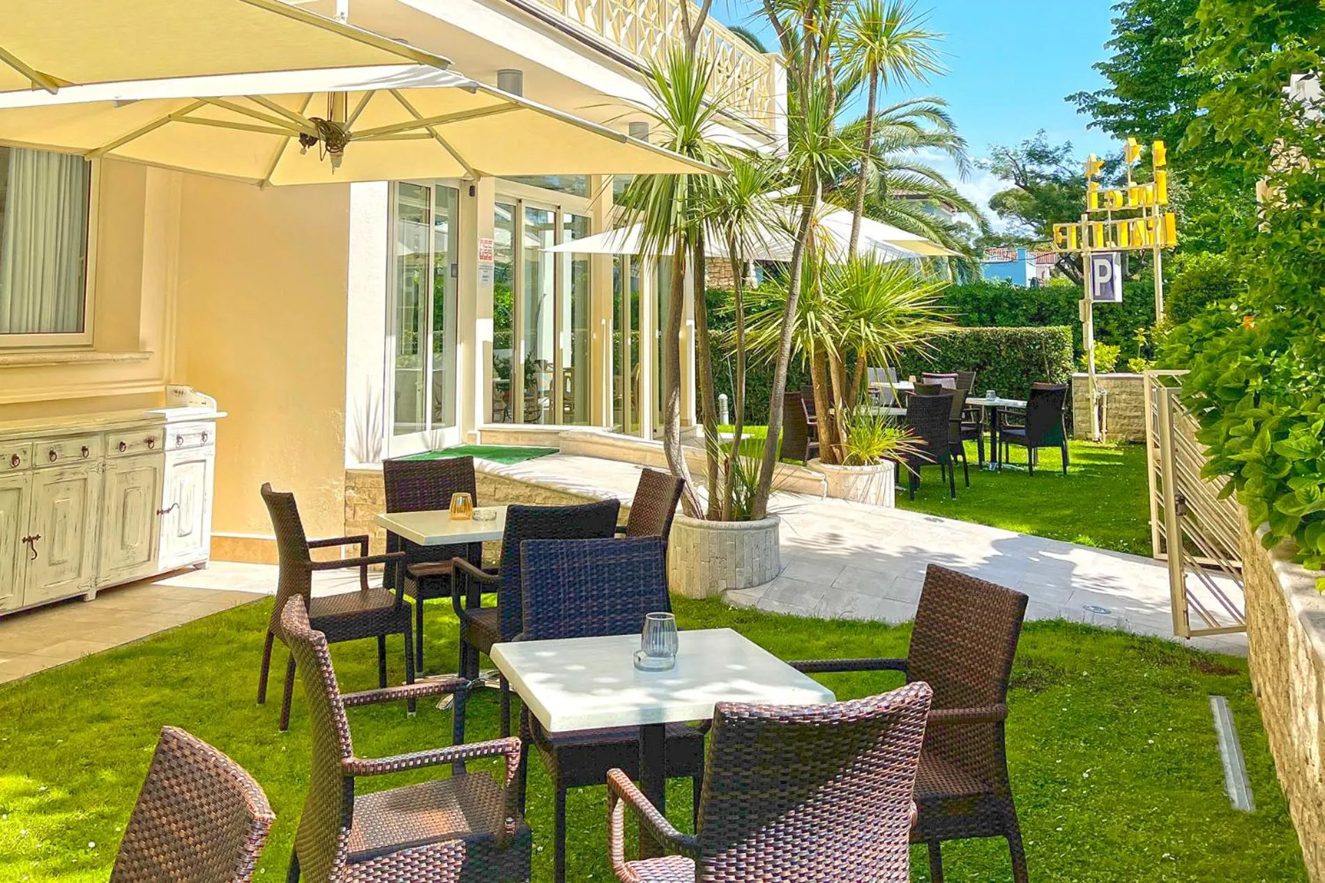 Garden in HOTEL PIGALLE