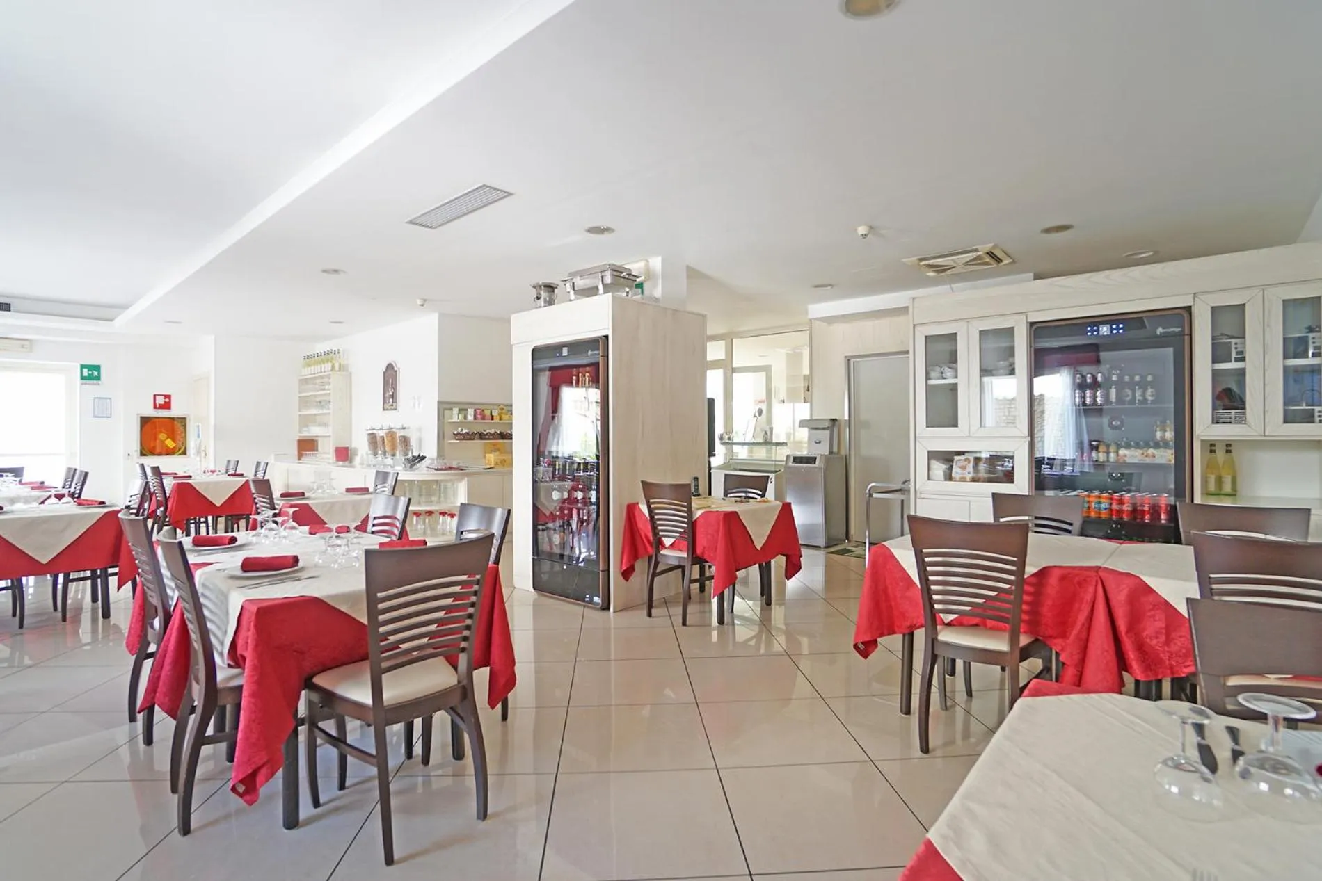 Restaurant/places to eat in HOTEL PIGALLE