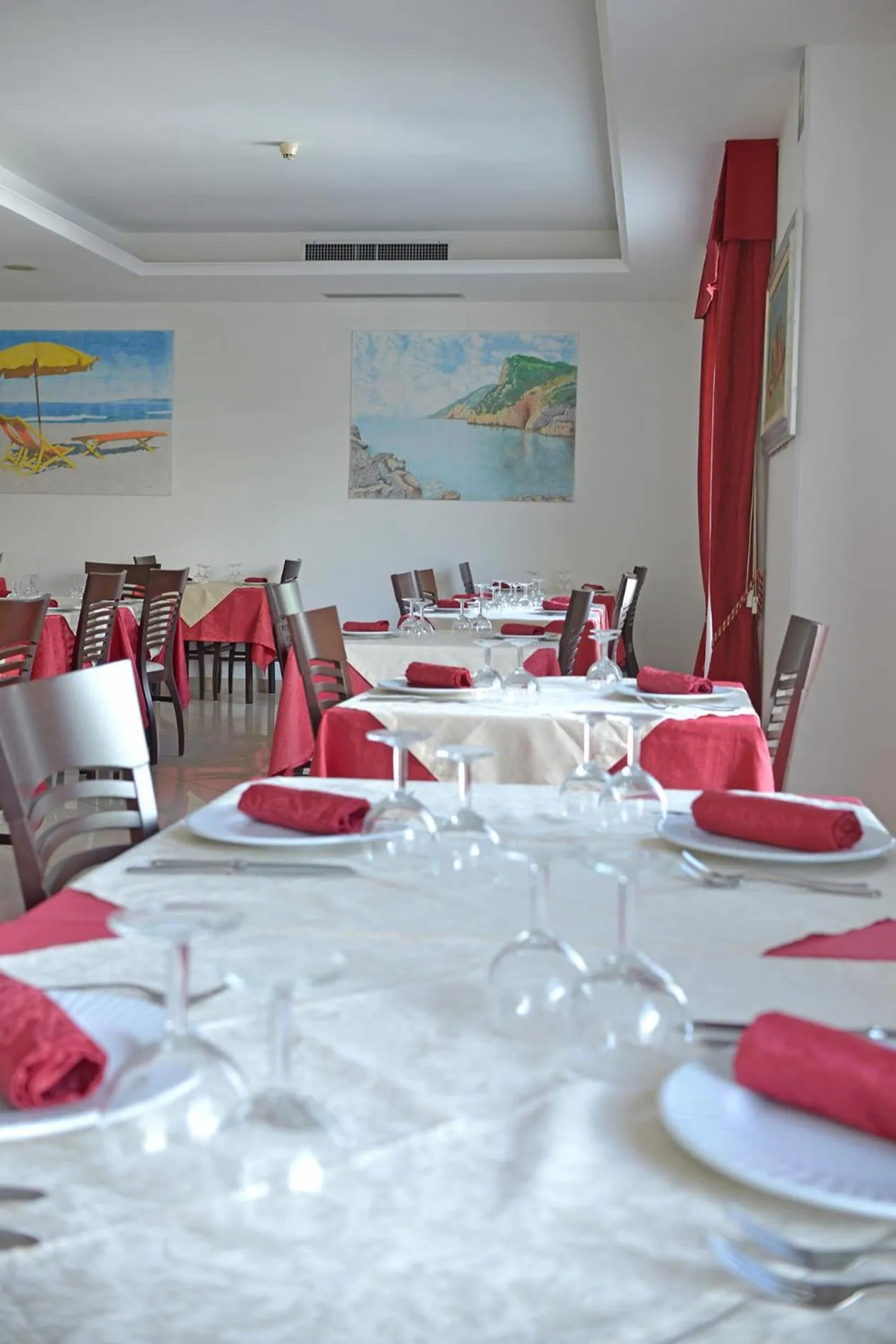 Restaurant/places to eat in HOTEL PIGALLE
