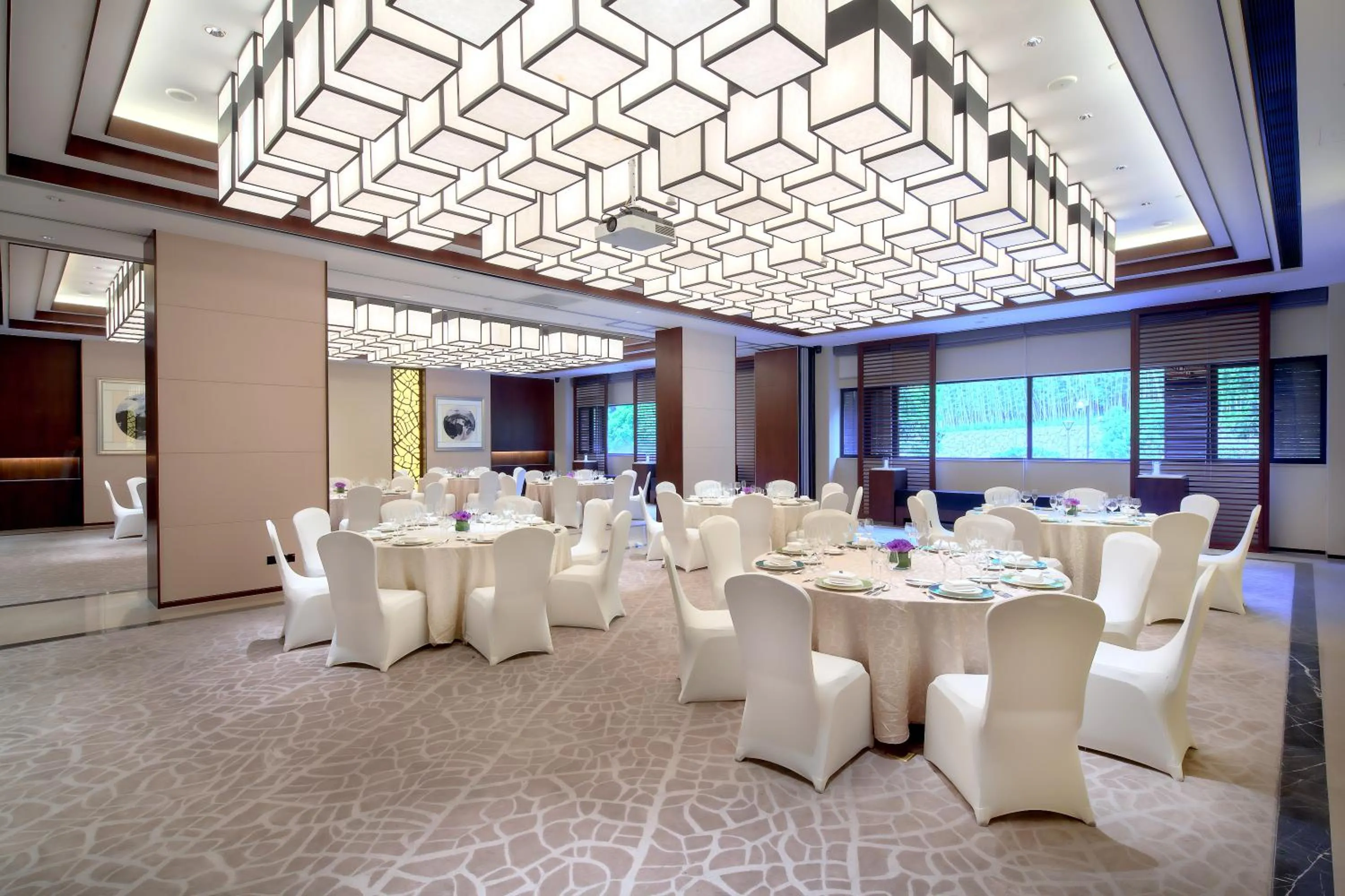 Restaurant/places to eat in Millennium Resort Hangzhou