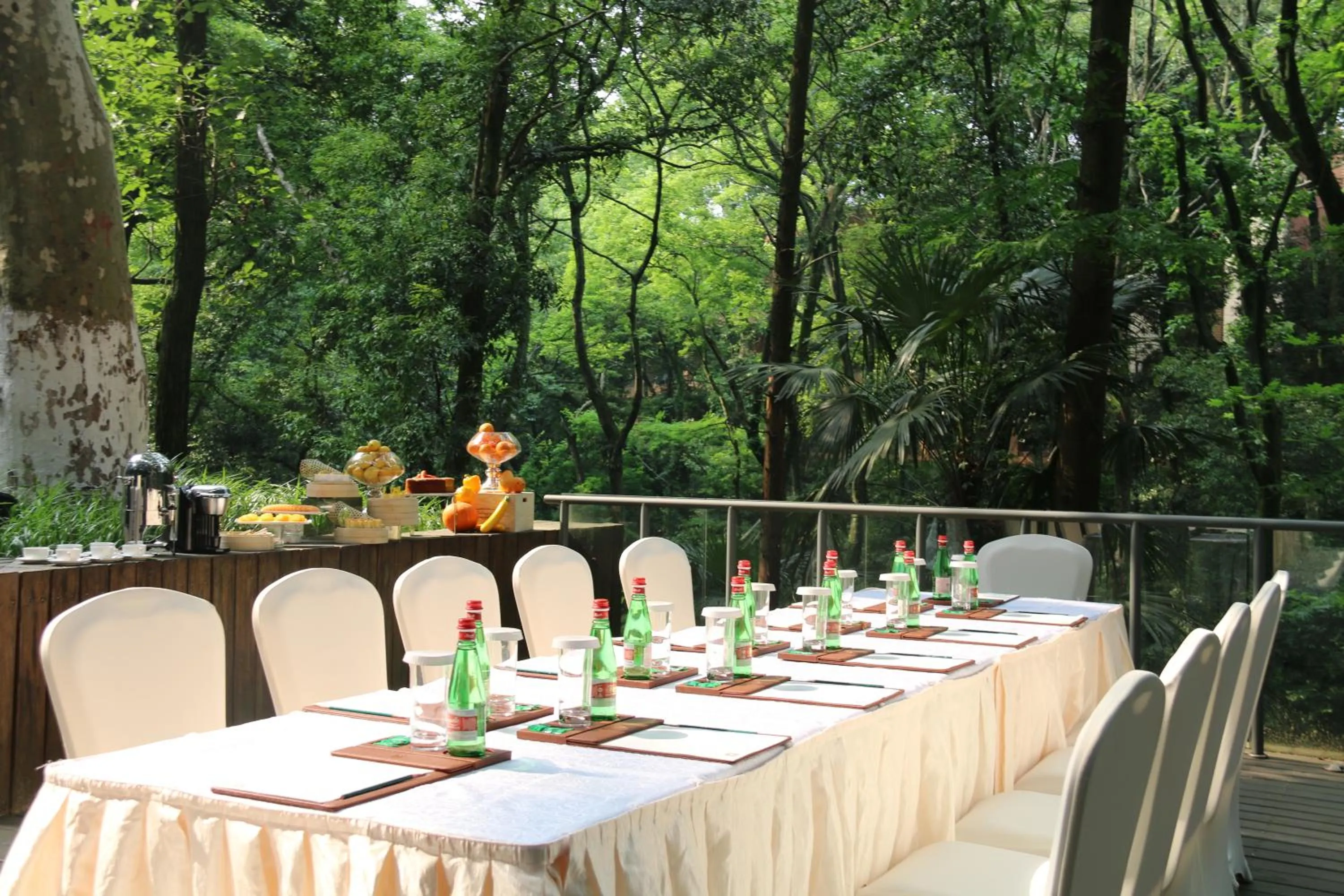 Restaurant/places to eat in Millennium Resort Hangzhou