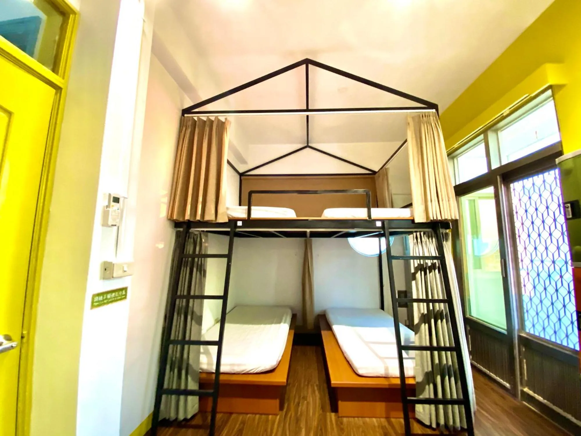 bunk bed, Bed in 澎湖北吉光背包客民宿 Bayhouse Hostel Penghu