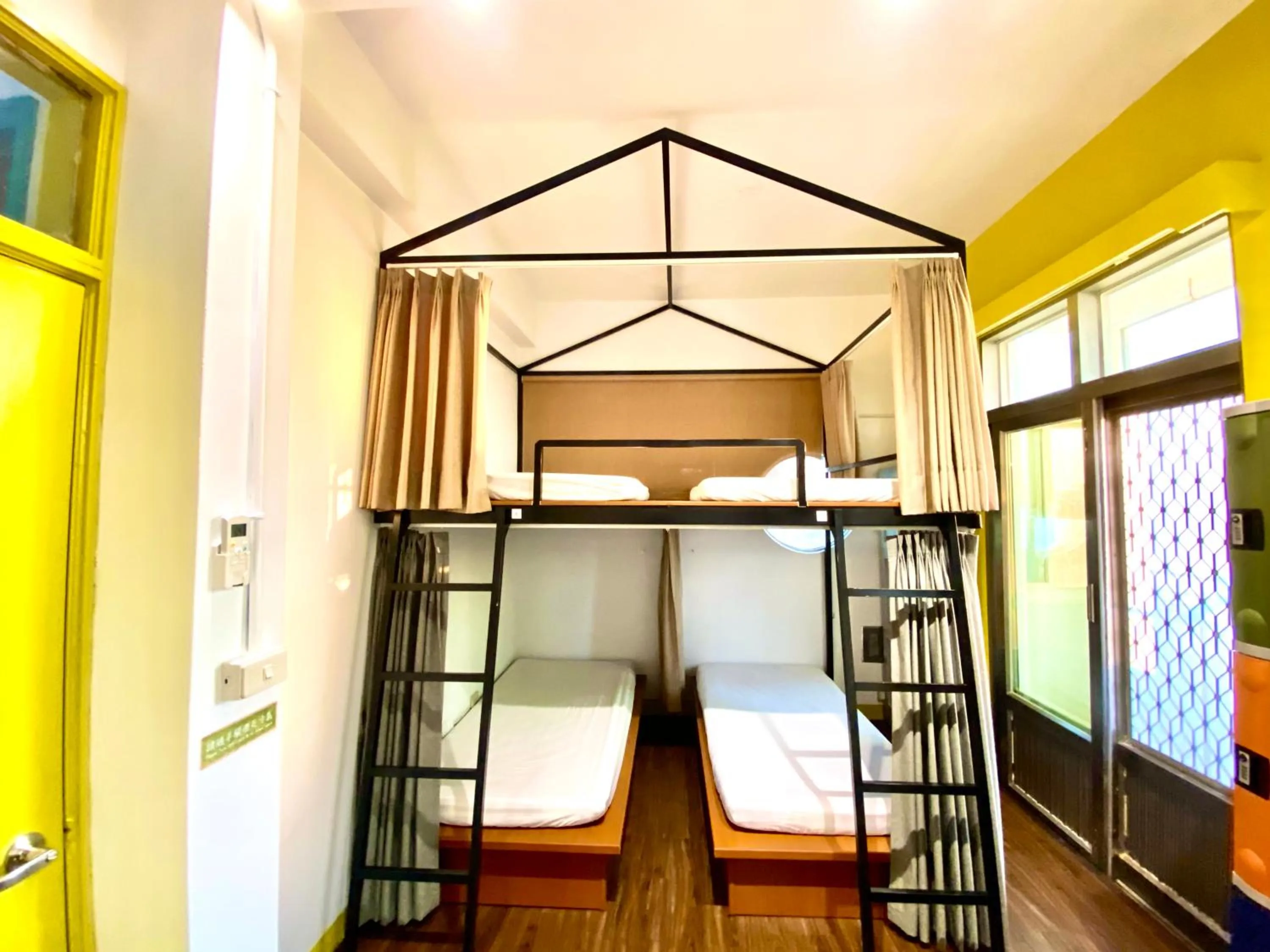 Photo of the whole room, Bed in 澎湖北吉光背包客民宿 Bayhouse Hostel Penghu