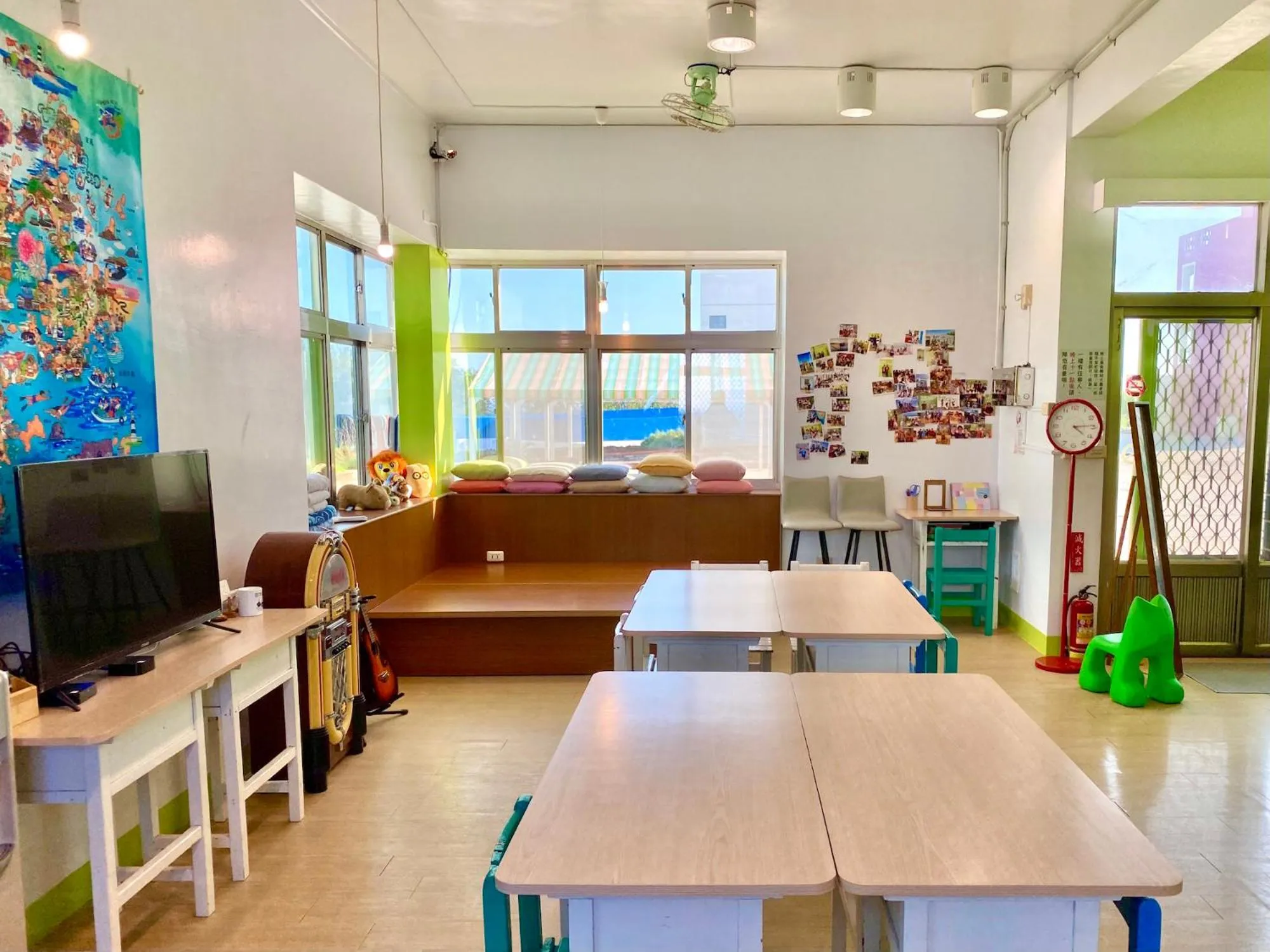 Communal lounge/ TV room in 澎湖北吉光背包客民宿 Bayhouse Hostel Penghu