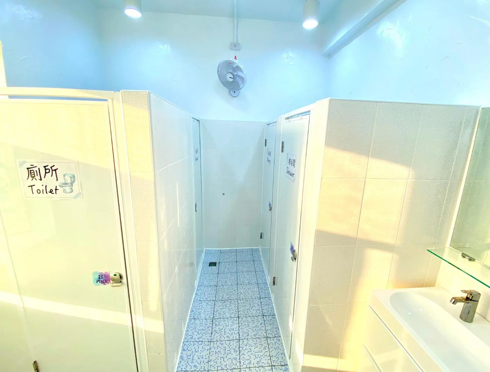 Shower in 澎湖北吉光背包客民宿 Bayhouse Hostel Penghu