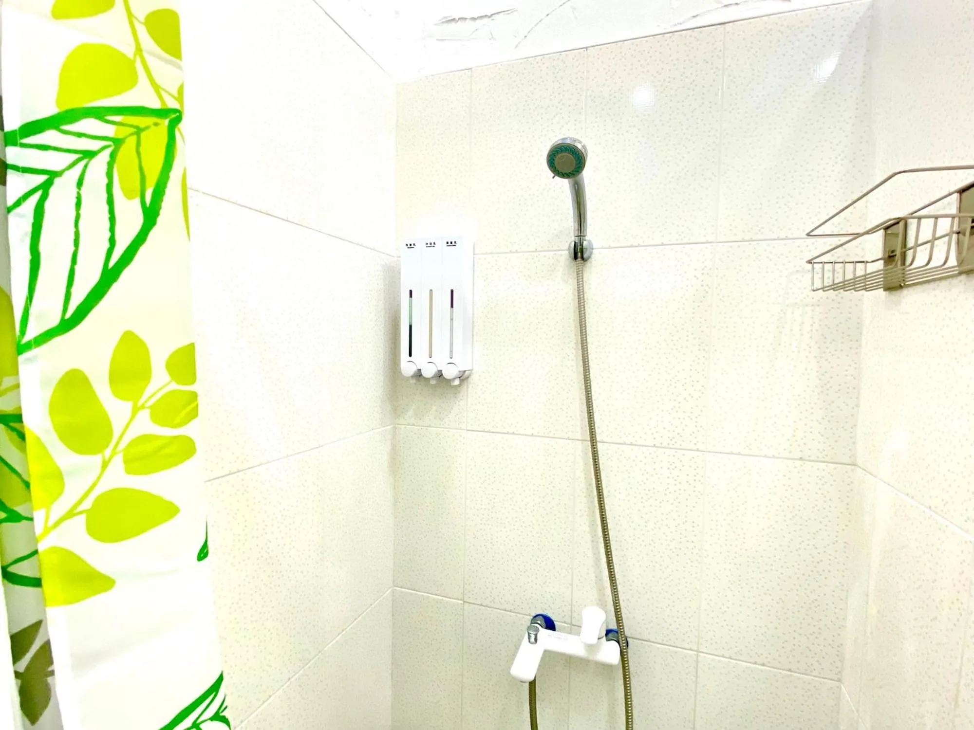 Shower in 澎湖北吉光背包客民宿 Bayhouse Hostel Penghu