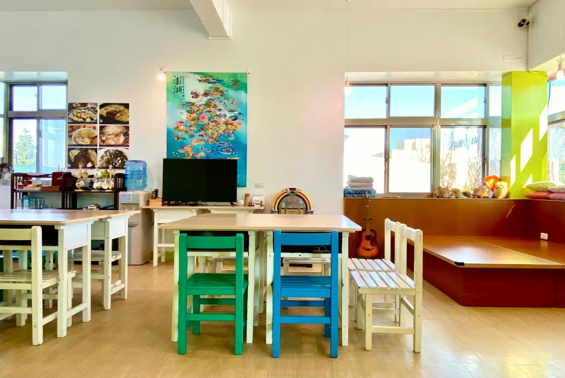 Communal lounge/ TV room in 澎湖北吉光背包客民宿 Bayhouse Hostel Penghu
