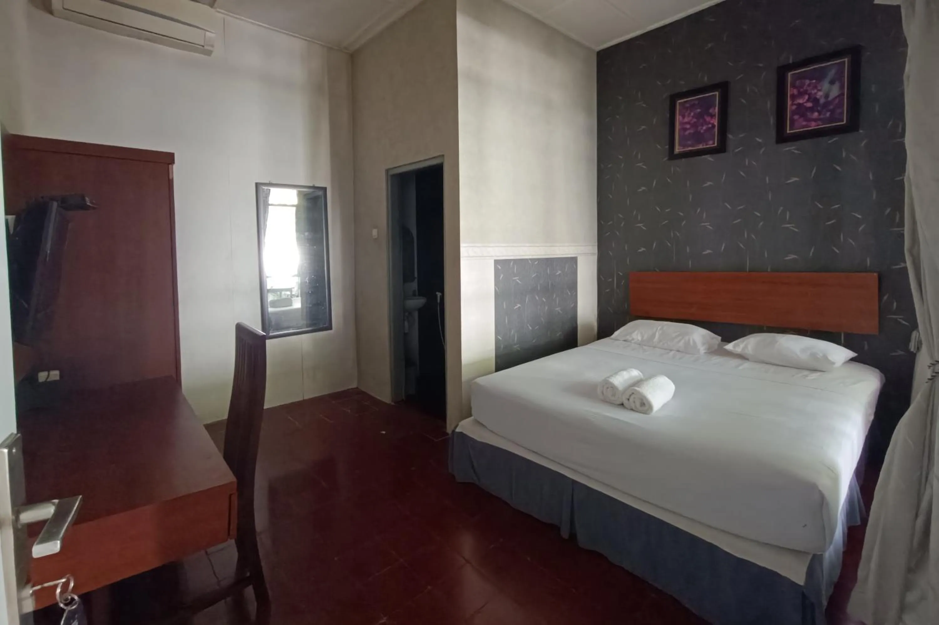 Bedroom, Bed in Ndalem Mantrigawen