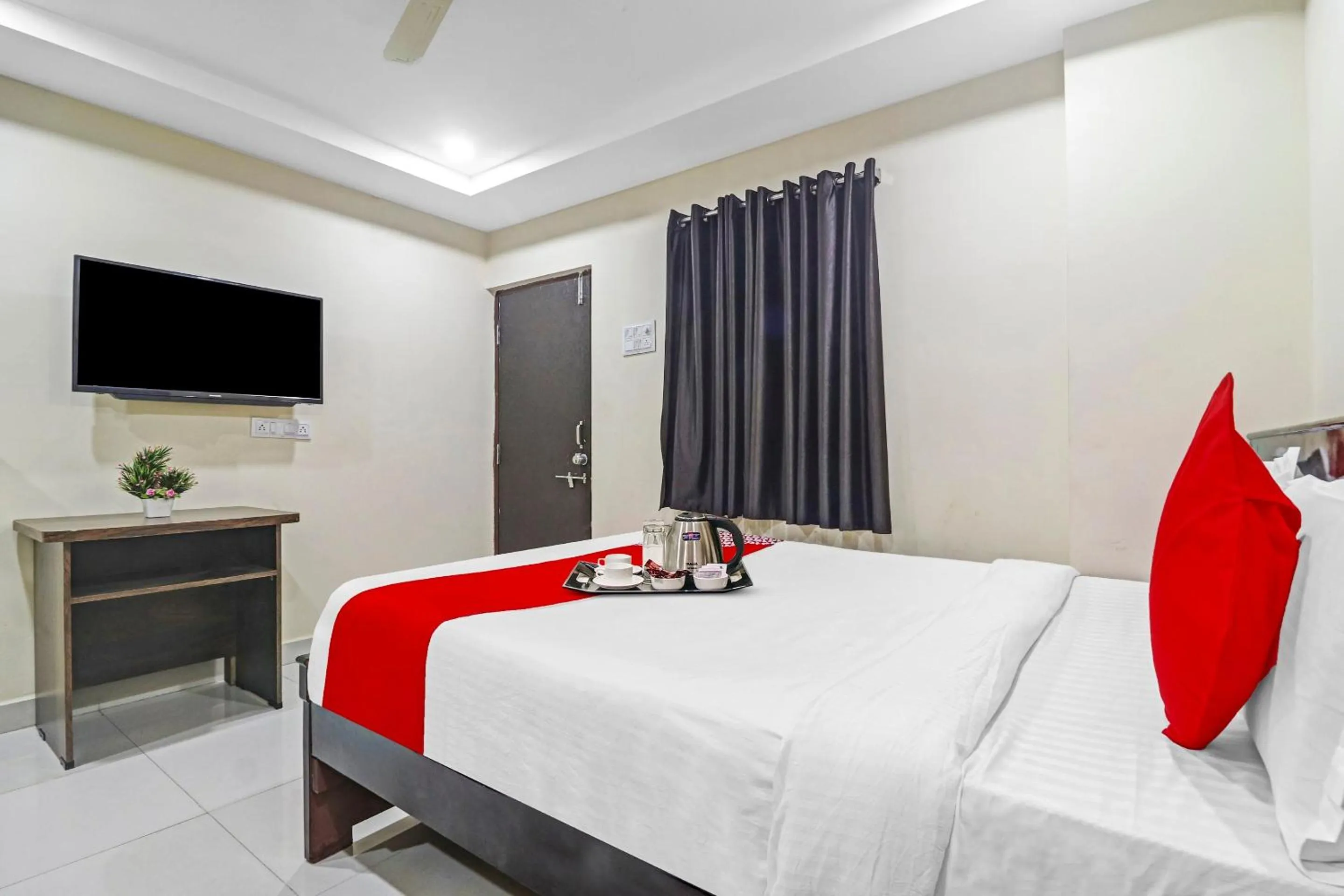 Bedroom, Bed in Super Hotel O Honey Heights Near Botanical Garden