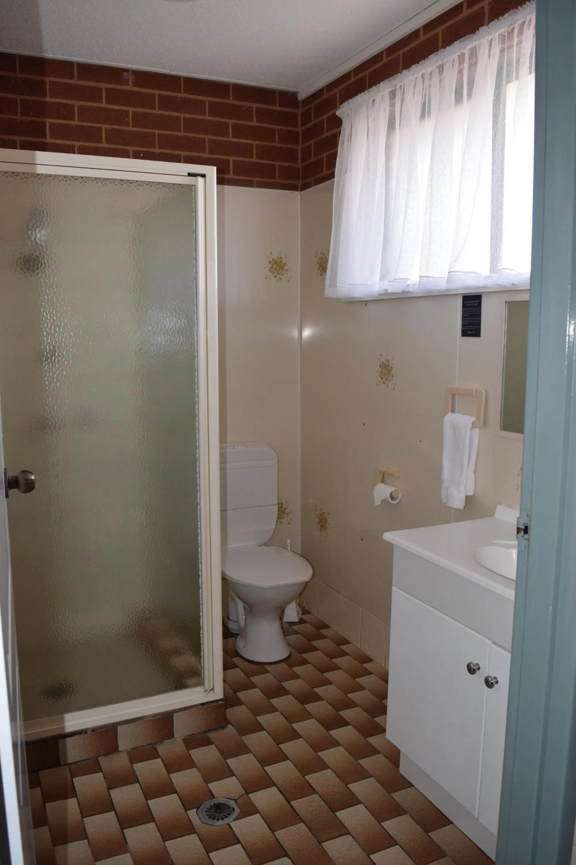 Bathroom in Barooga River Gums Motor Inn