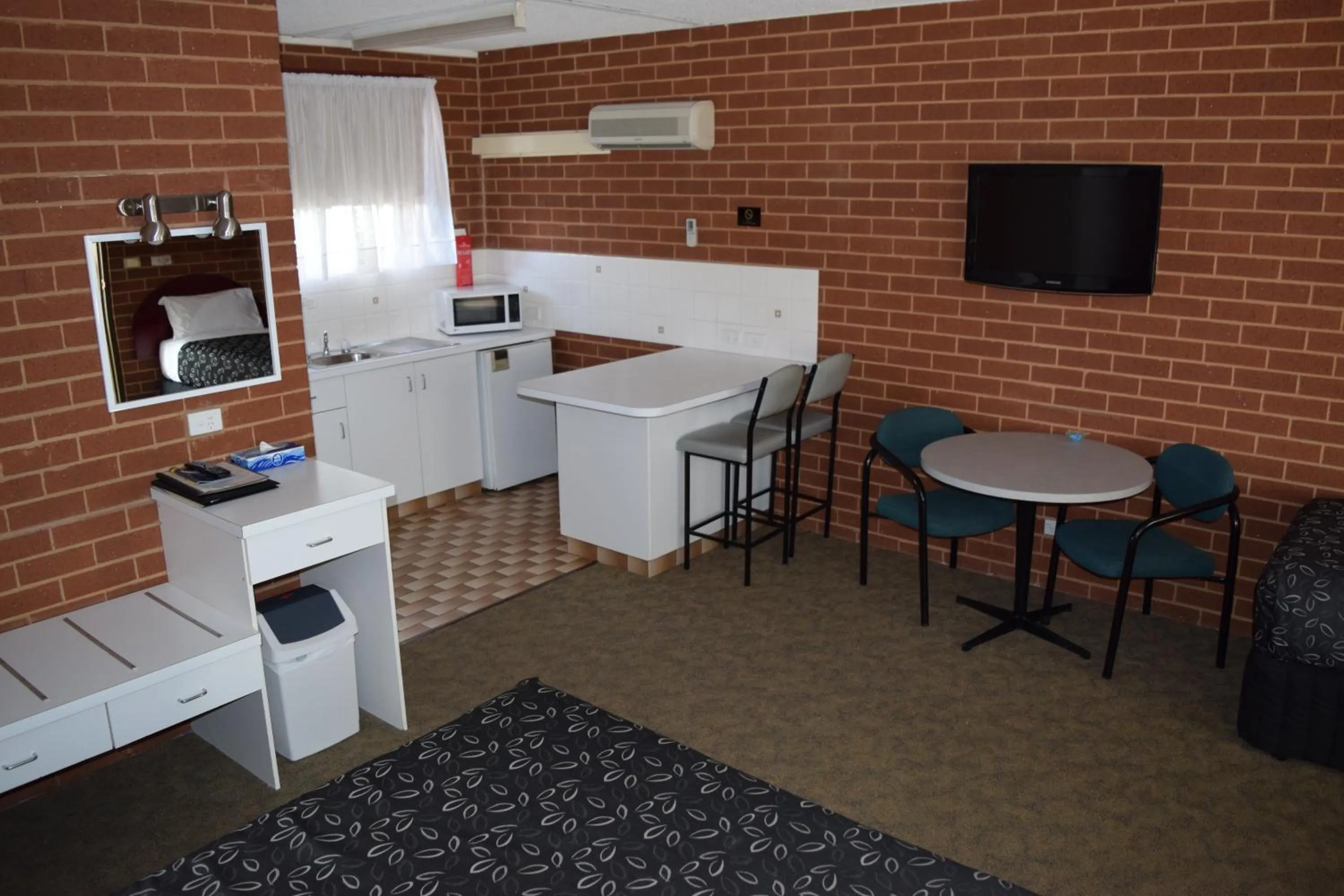 Kitchen or kitchenette in Barooga River Gums Motor Inn