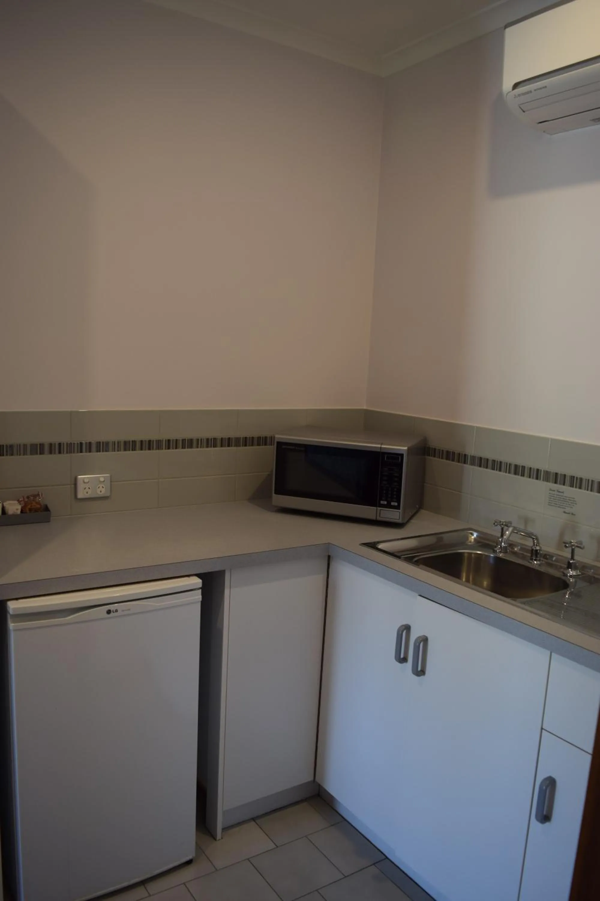 Kitchen or kitchenette in Barooga River Gums Motor Inn