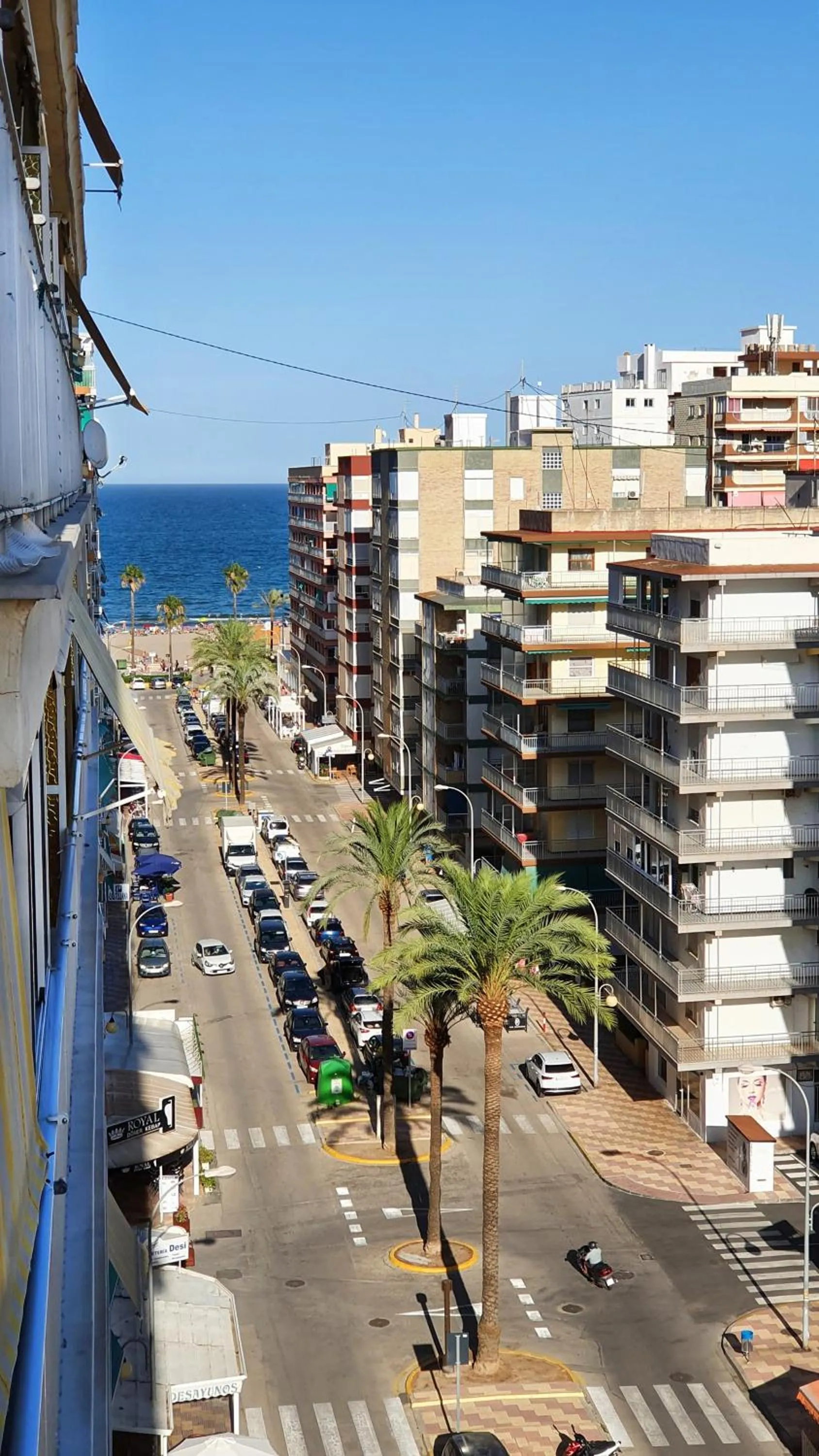 Piso familiar con amplia terraza 300m de la playa