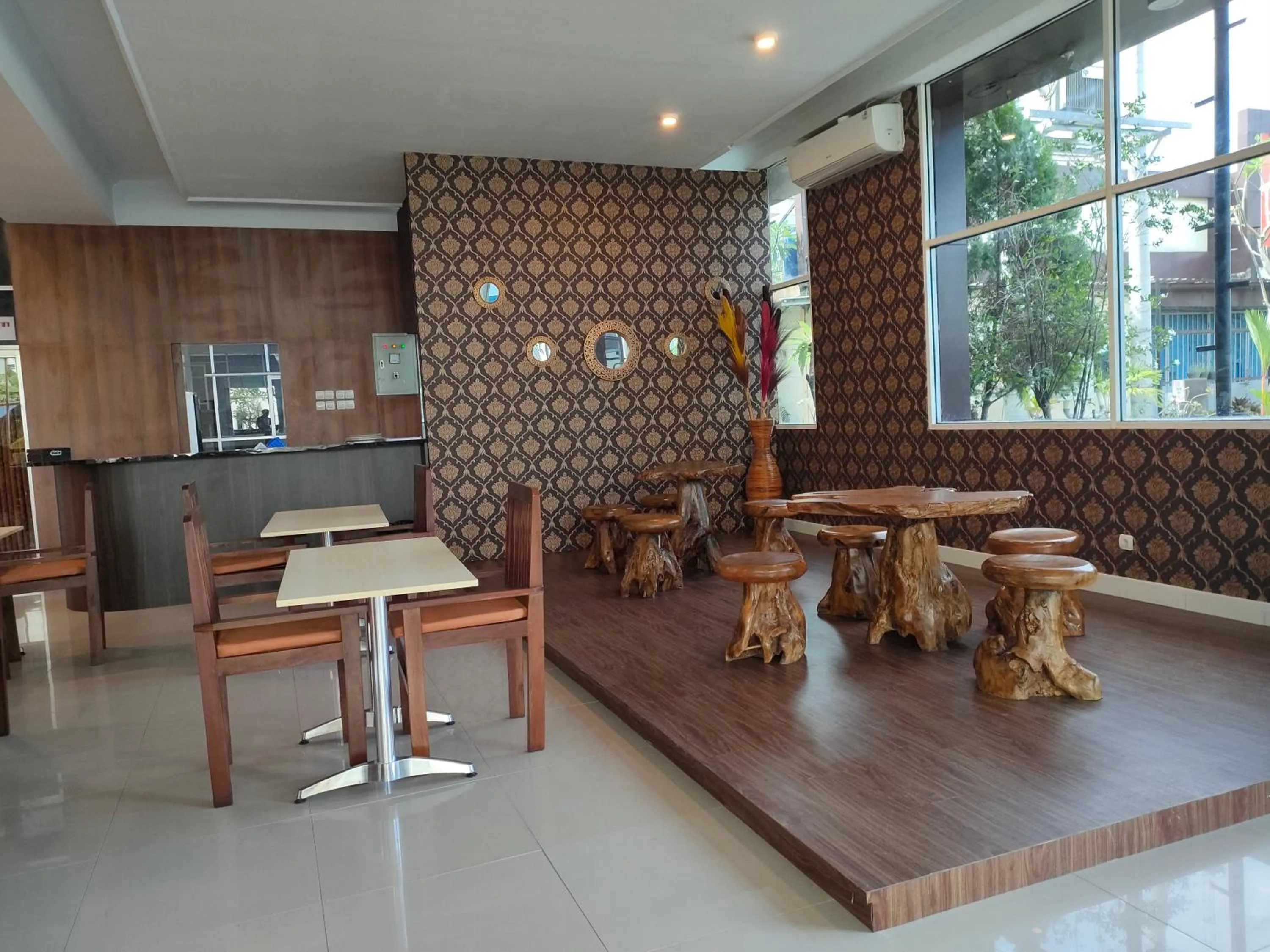 Restaurant/places to eat in Golden Ganesha Hotel Yogyakarta by Ecommerceloka