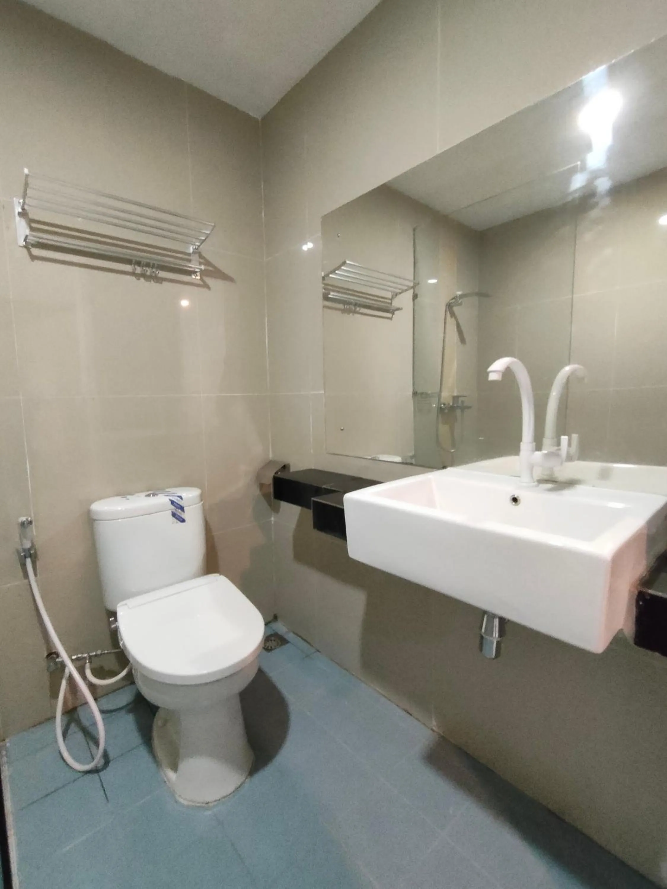 Bathroom in Golden Ganesha Hotel Yogyakarta by Ecommerceloka