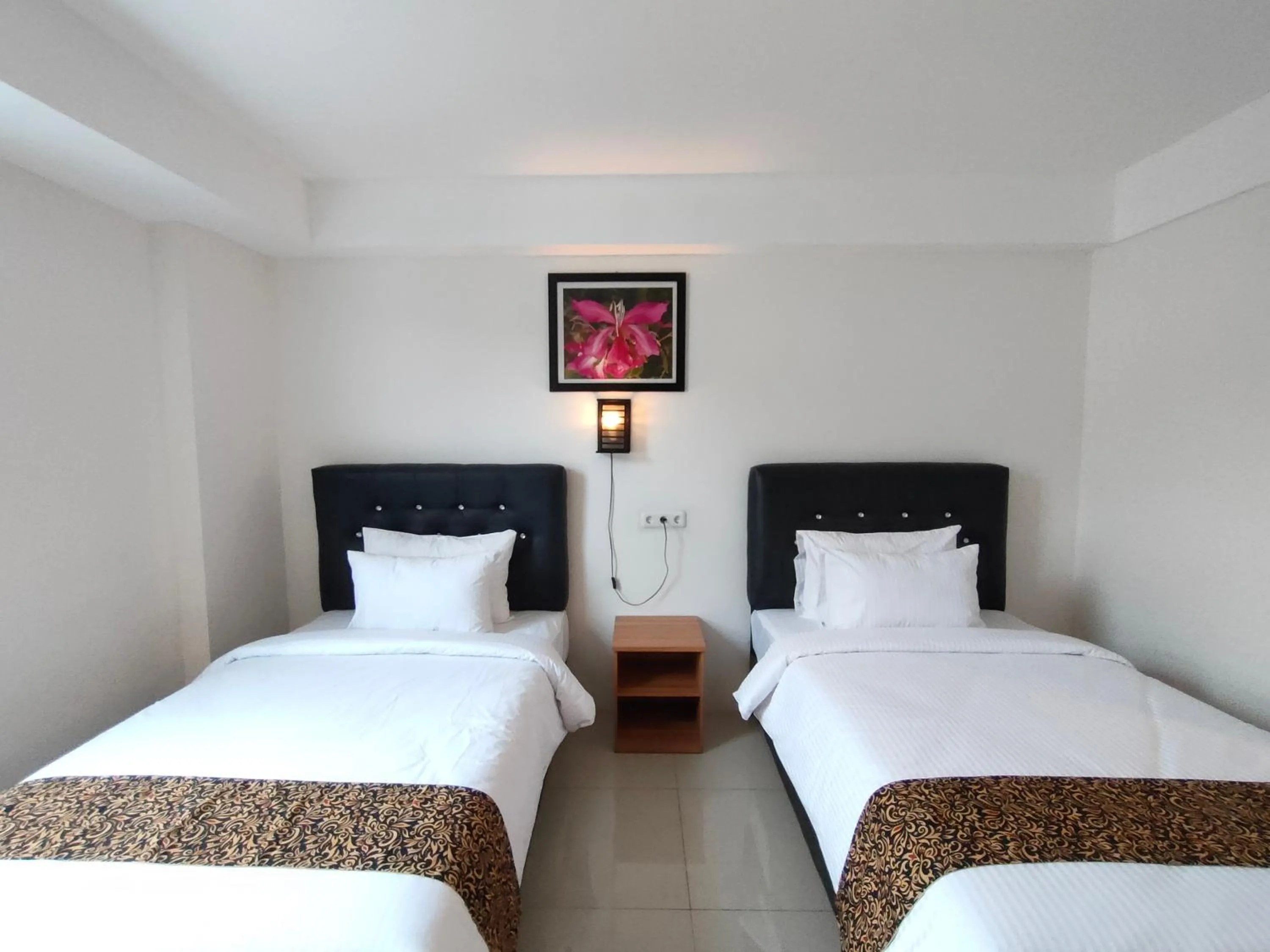 Bed in Golden Ganesha Hotel Yogyakarta by Ecommerceloka
