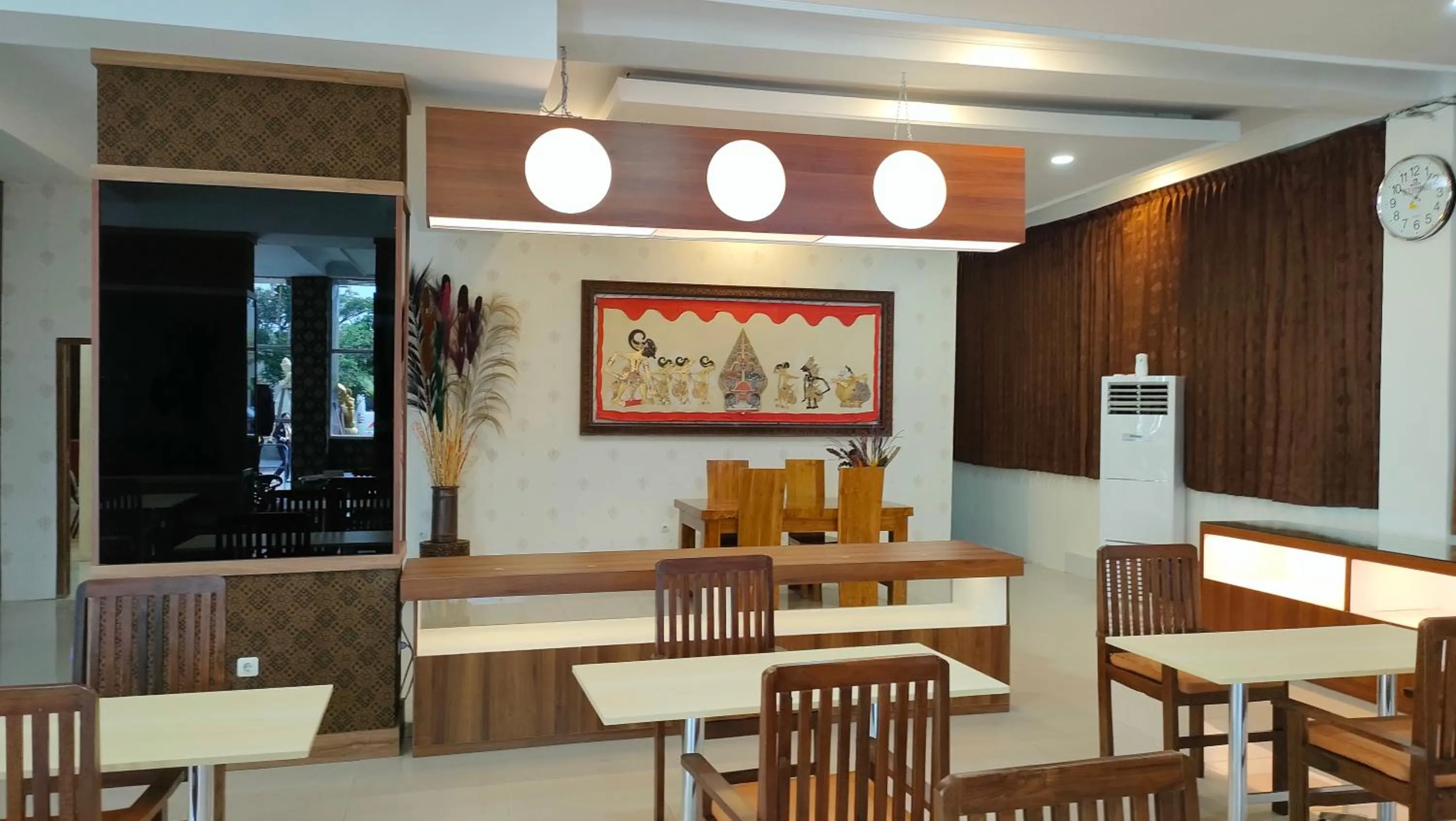 Restaurant/places to eat in Golden Ganesha Hotel Yogyakarta by Ecommerceloka
