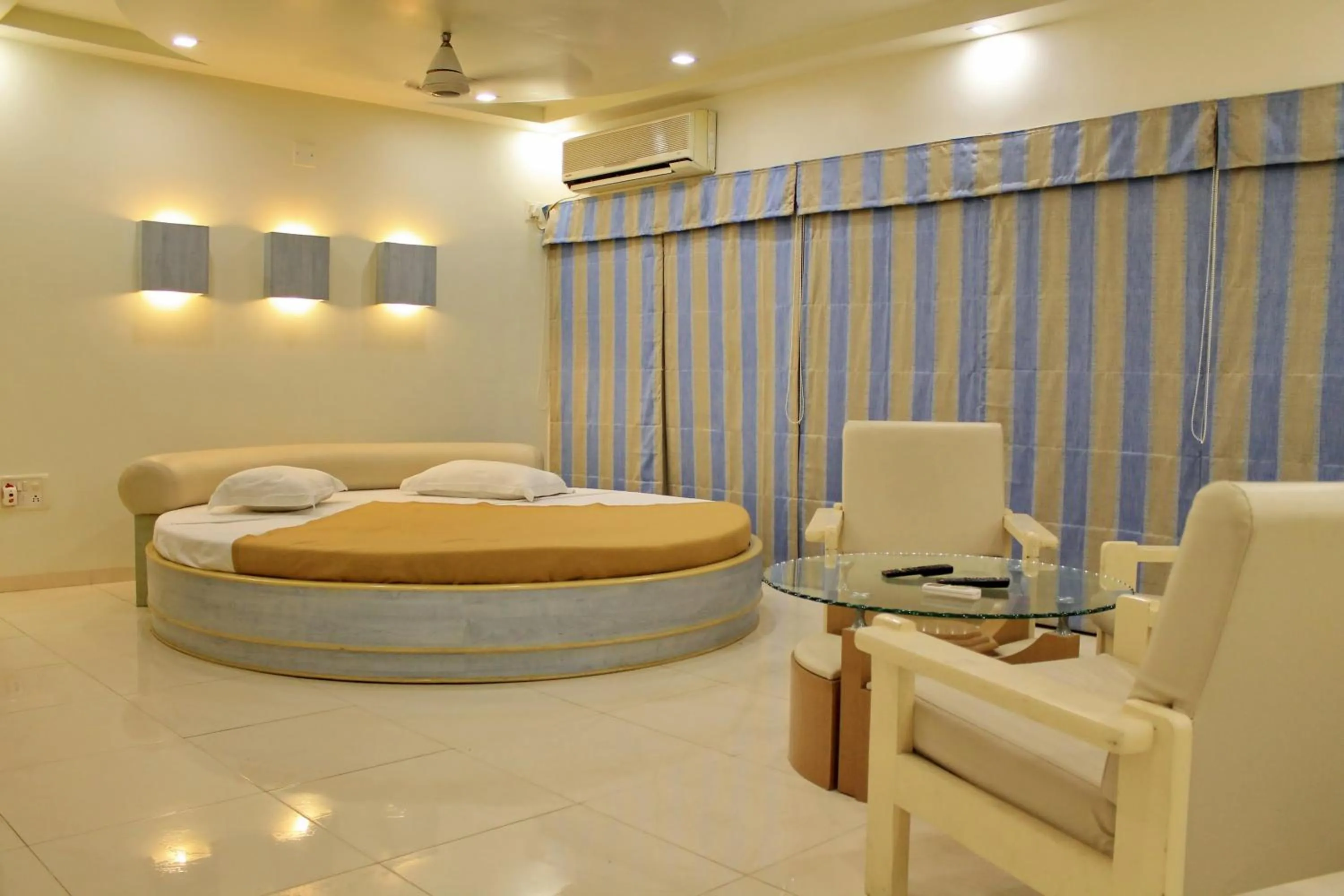 Photo of the whole room in Hotel Kuber