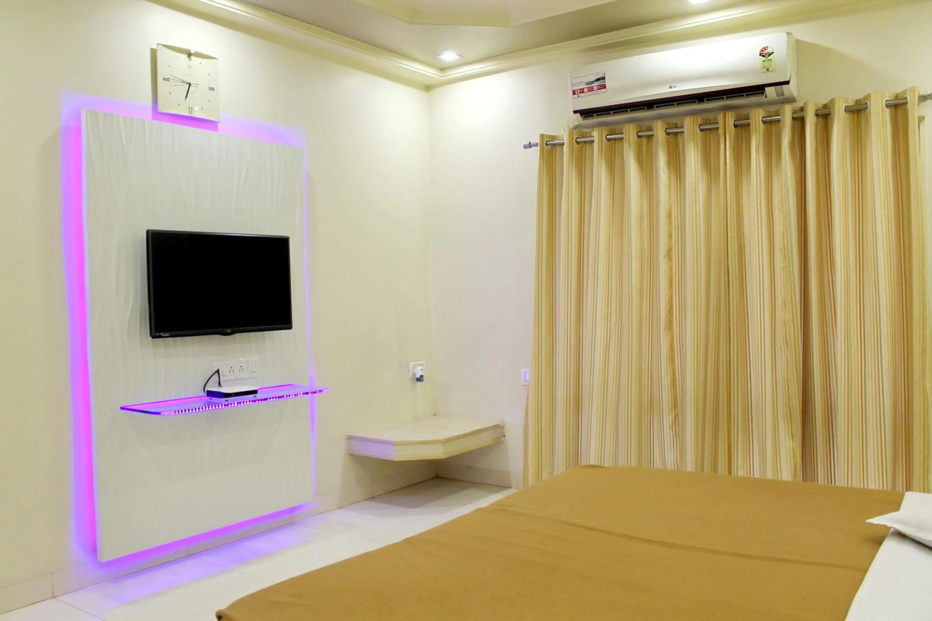 Photo of the whole room in Hotel Kuber