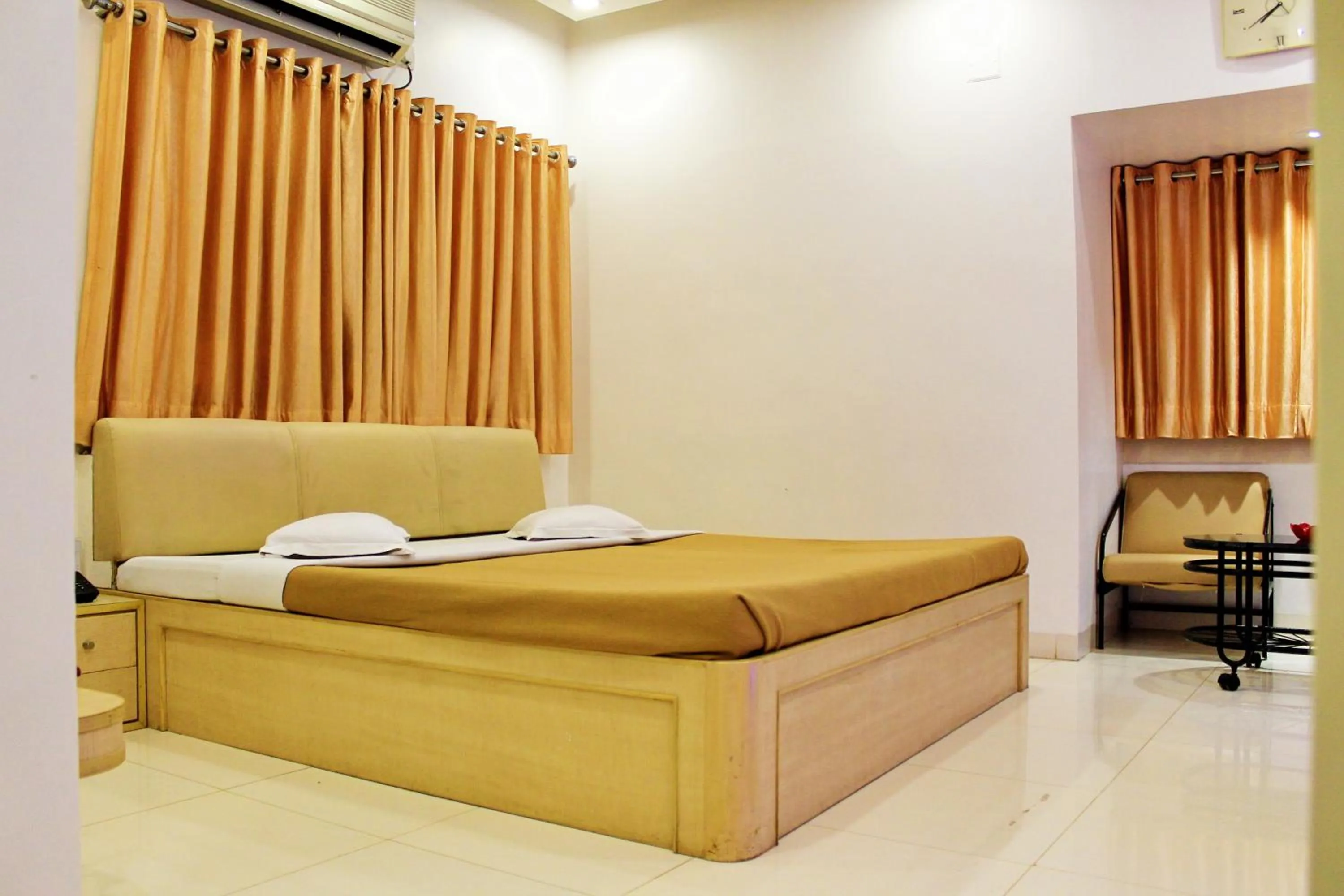 Photo of the whole room in Hotel Kuber