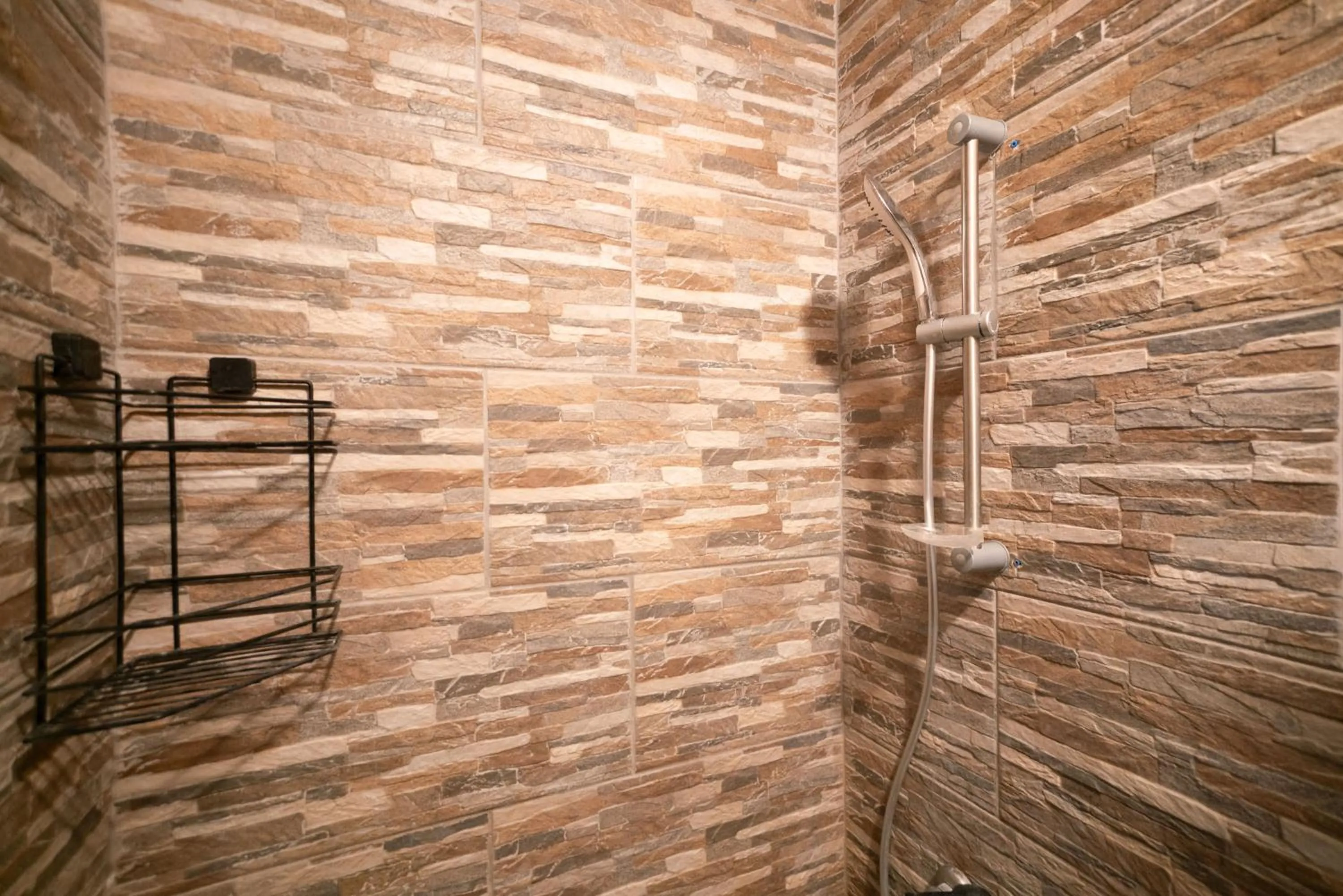 Shower in Azalea Terrace Cave Hotel