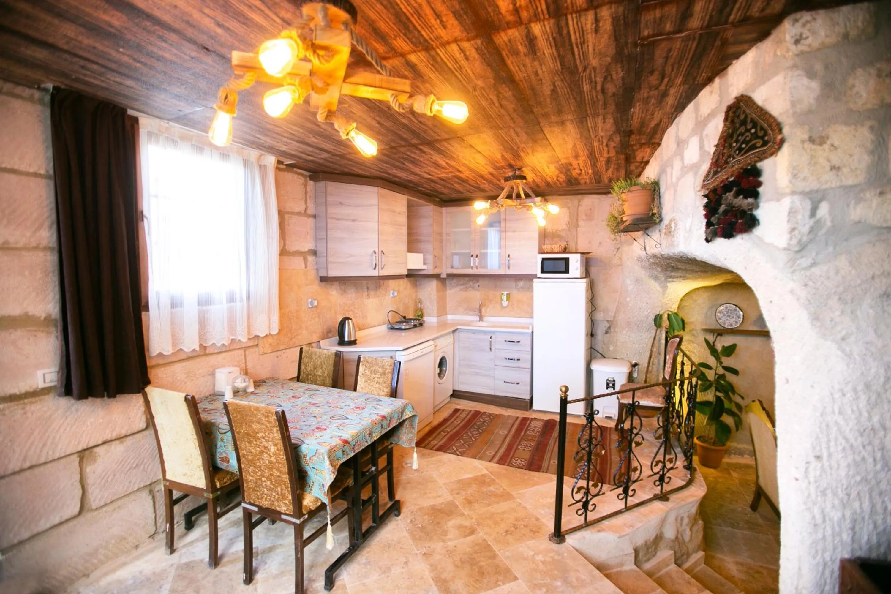 Kitchen or kitchenette in Azalea Terrace Cave Hotel
