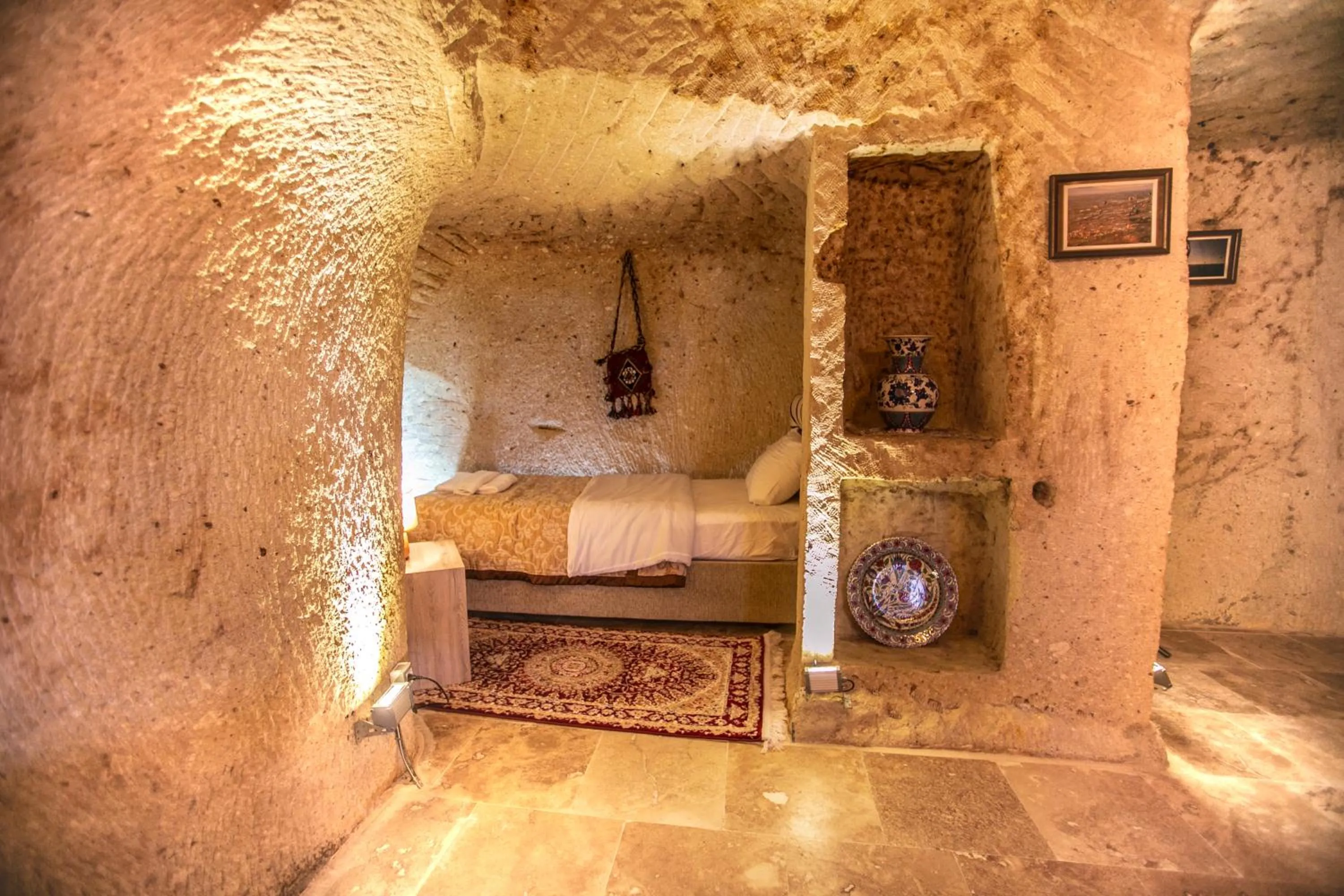 Bed in Azalea Terrace Cave Hotel