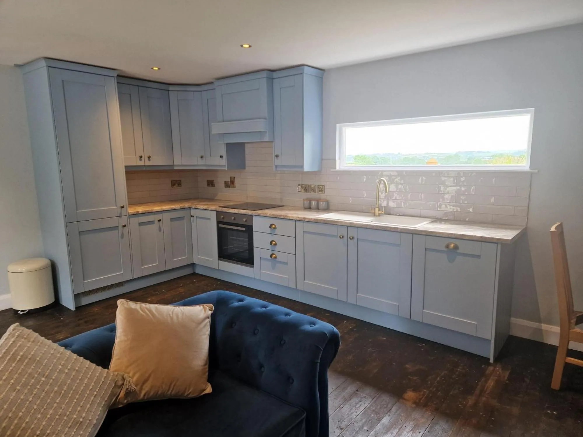 Kitchen or kitchenette in Squirrel Cottage