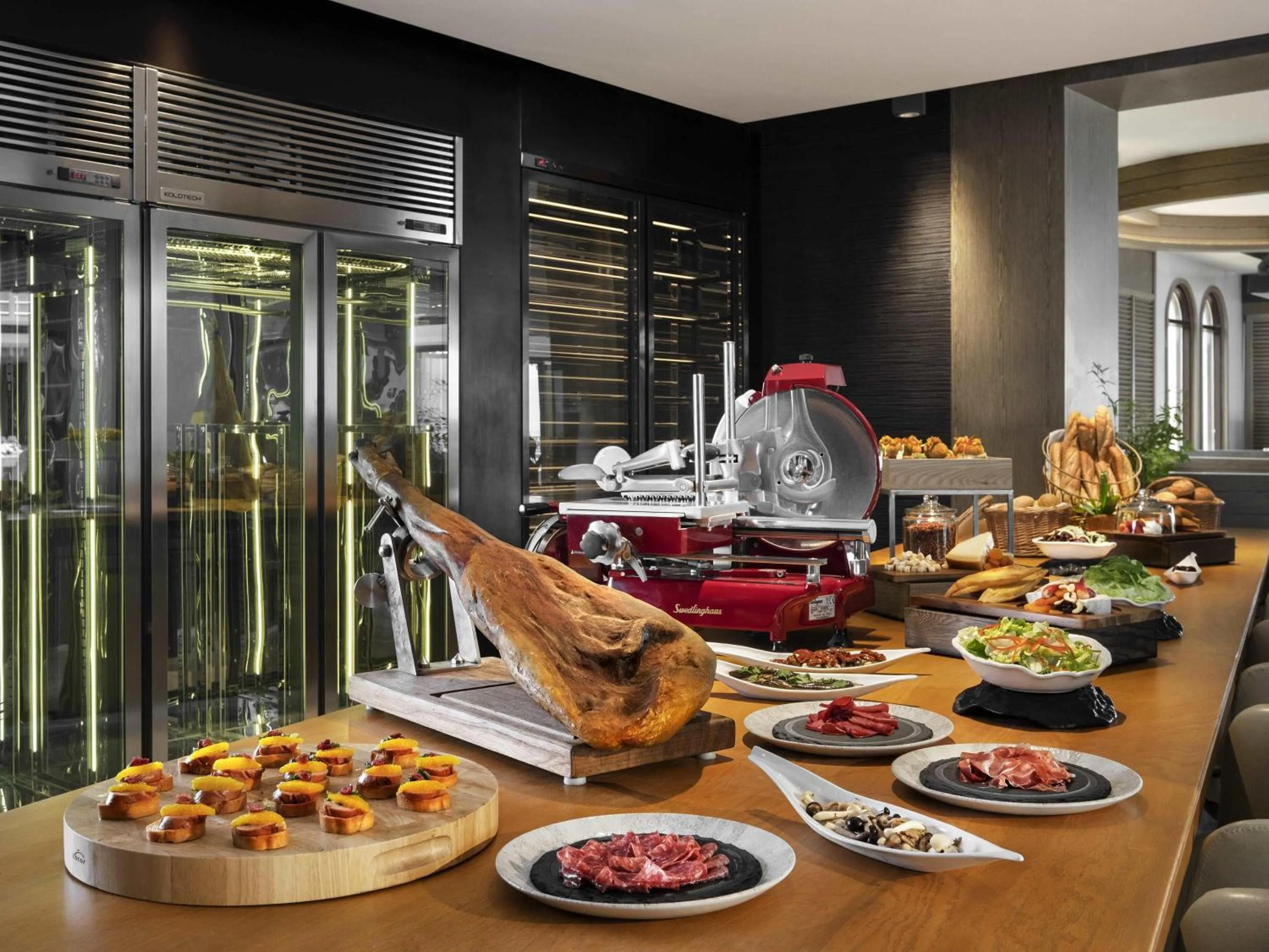 Restaurant/places to eat in Admiral Hotel Manila - MGallery Collection