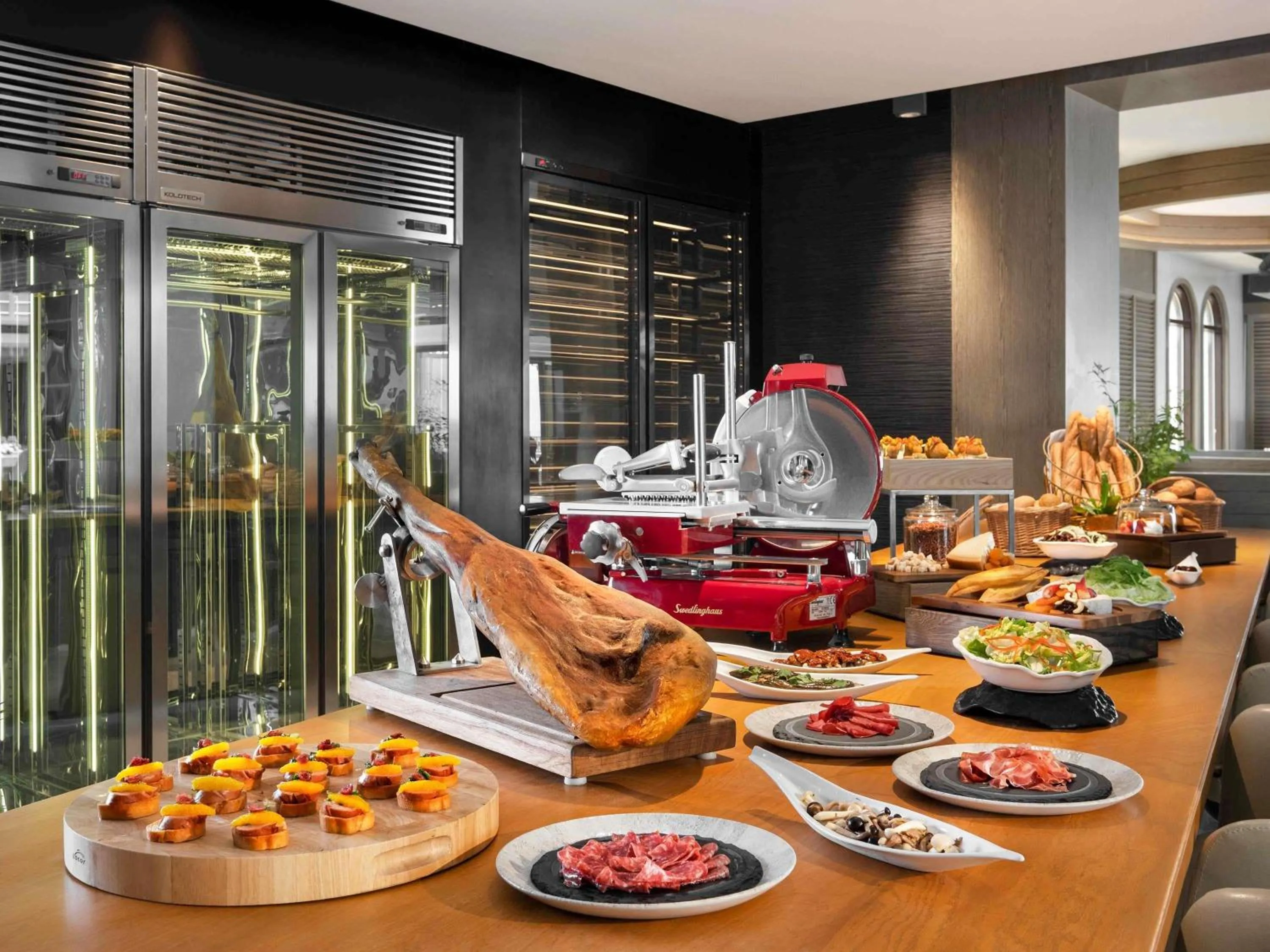 Restaurant/places to eat in Admiral Hotel Manila - MGallery Collection