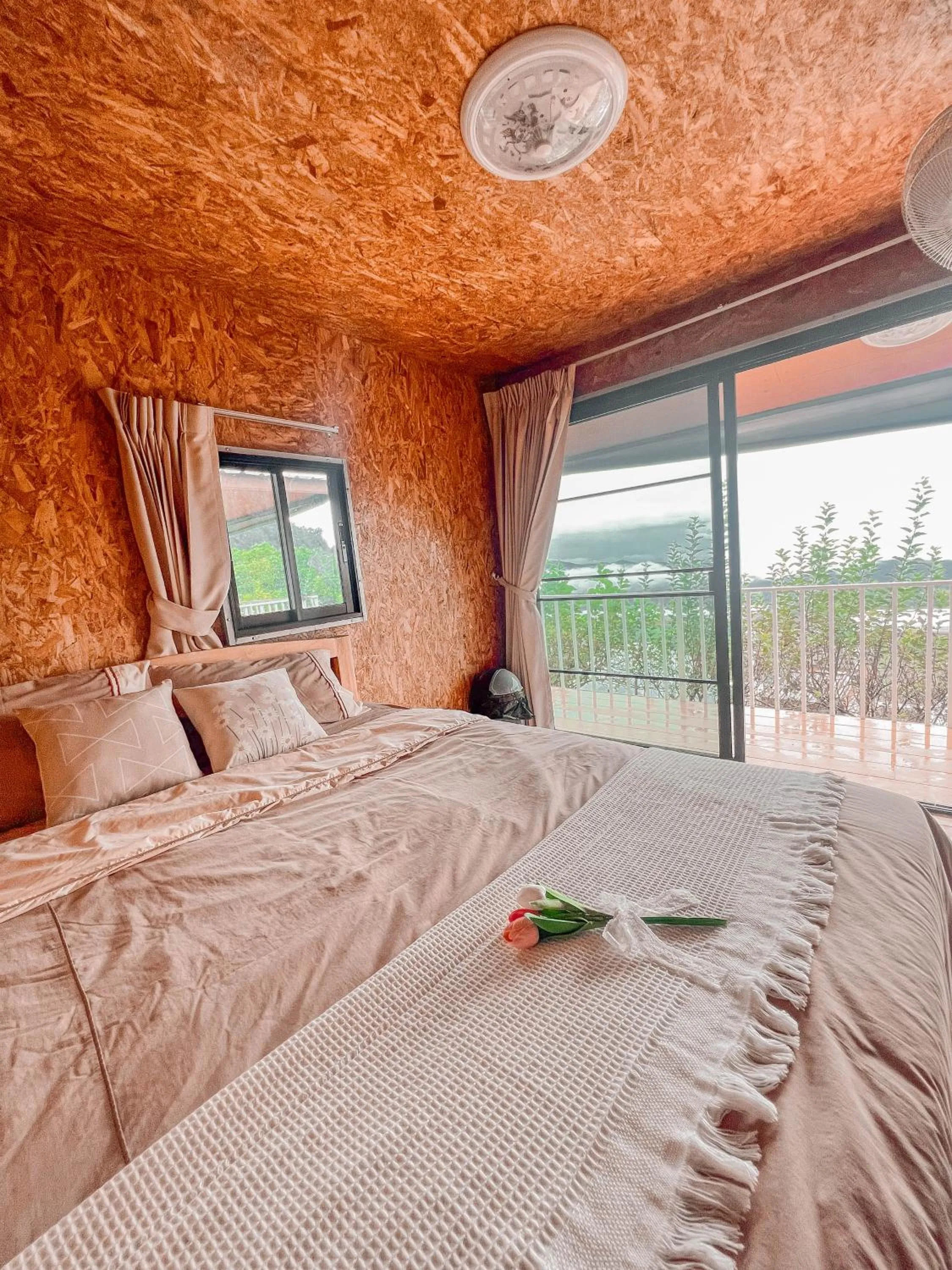 Bed in ม่อนชาพาเพลิน ม่อนแจ่ม Monchapaplearn Monjam