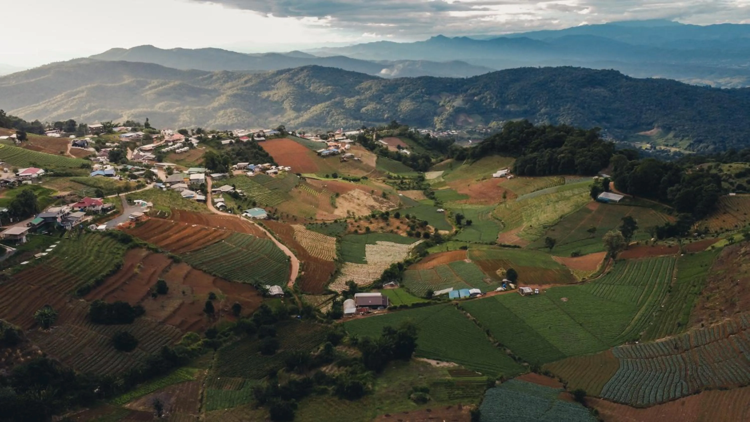 Natural landscape in ม่อนชาพาเพลิน ม่อนแจ่ม Monchapaplearn Monjam