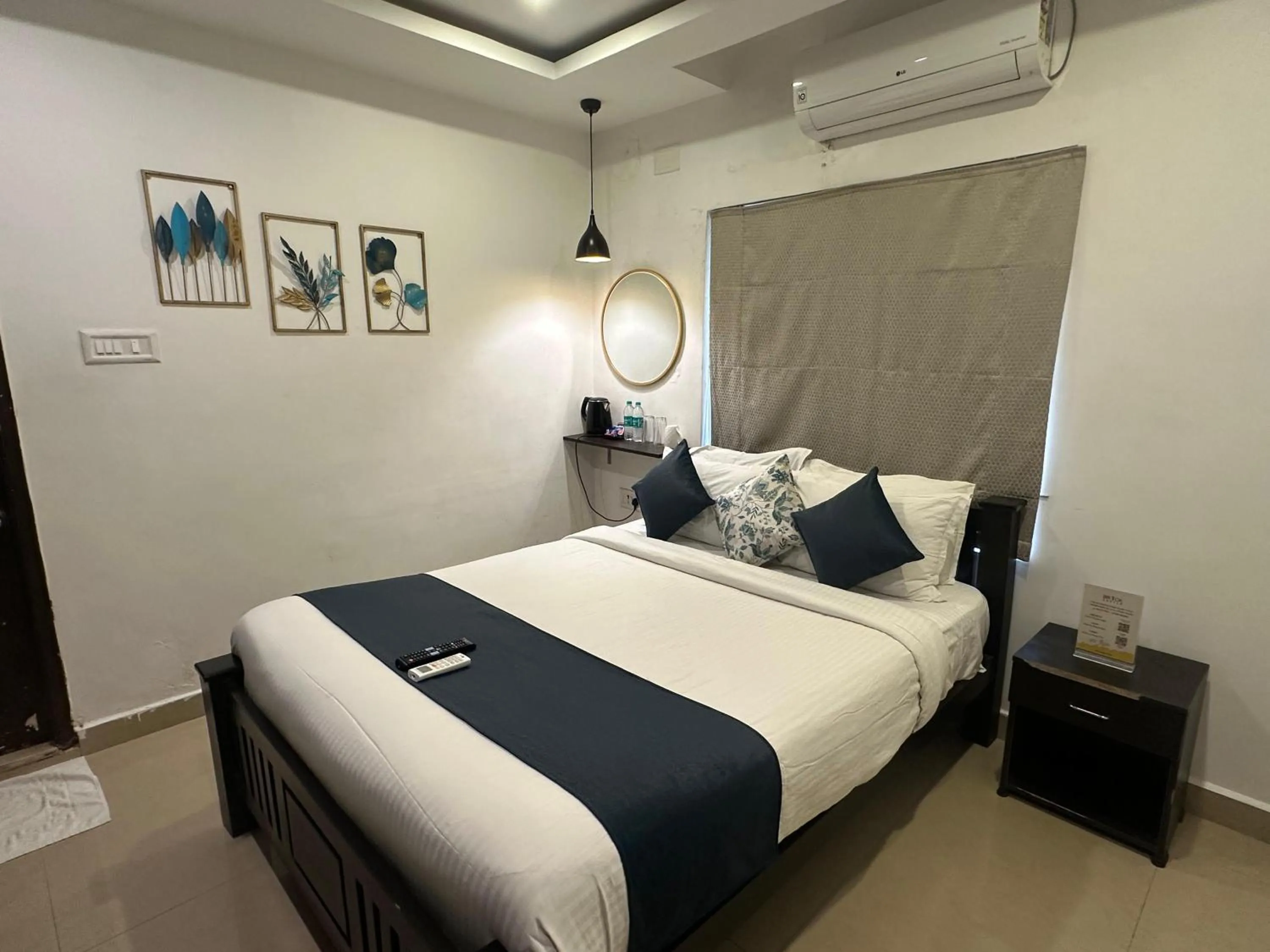 Bedroom, Bed in BRICK CASTLE