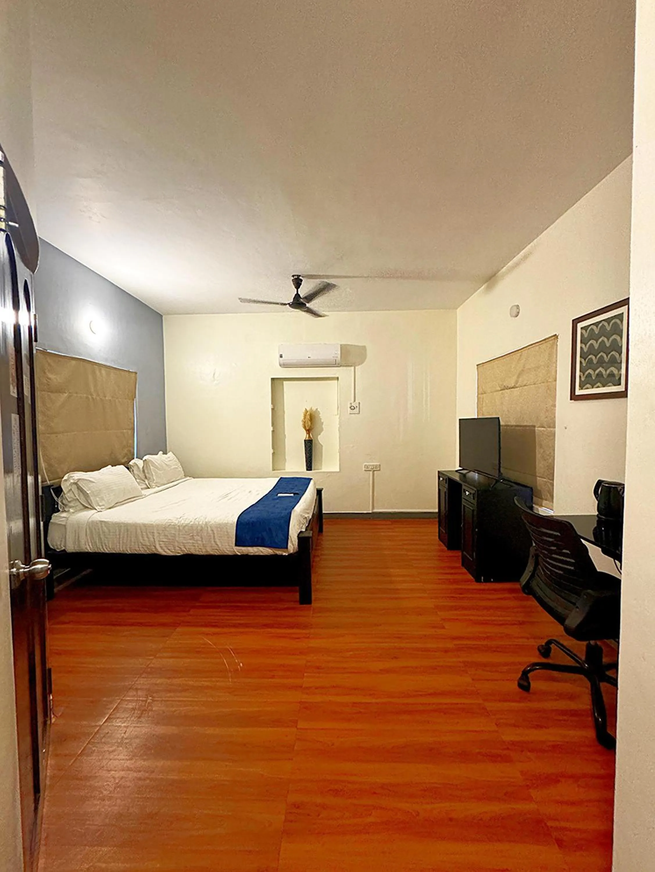 Bedroom, Bed in BRICK CASTLE