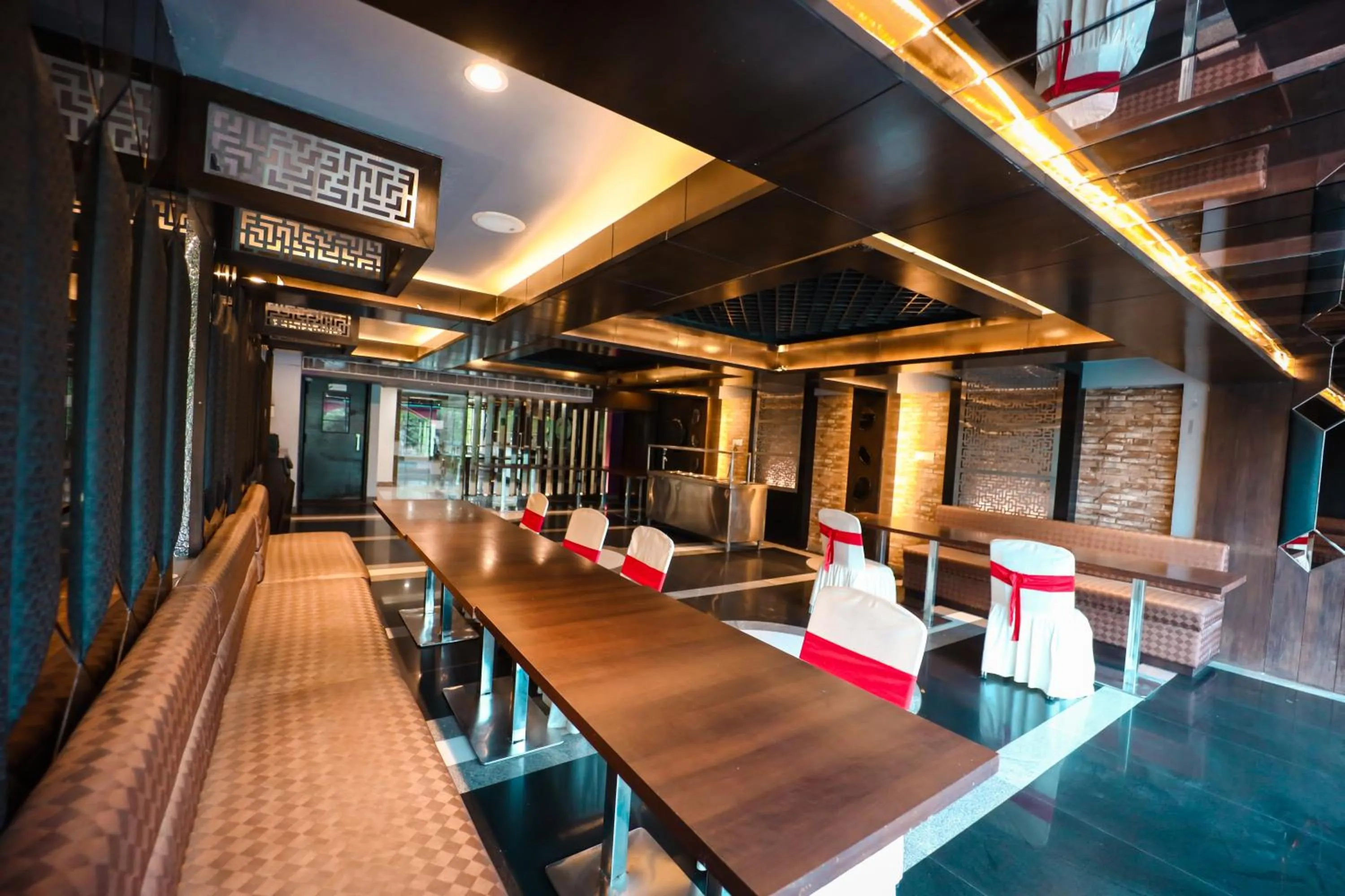 Restaurant/places to eat in HOMANSH GALAXY HOTEL