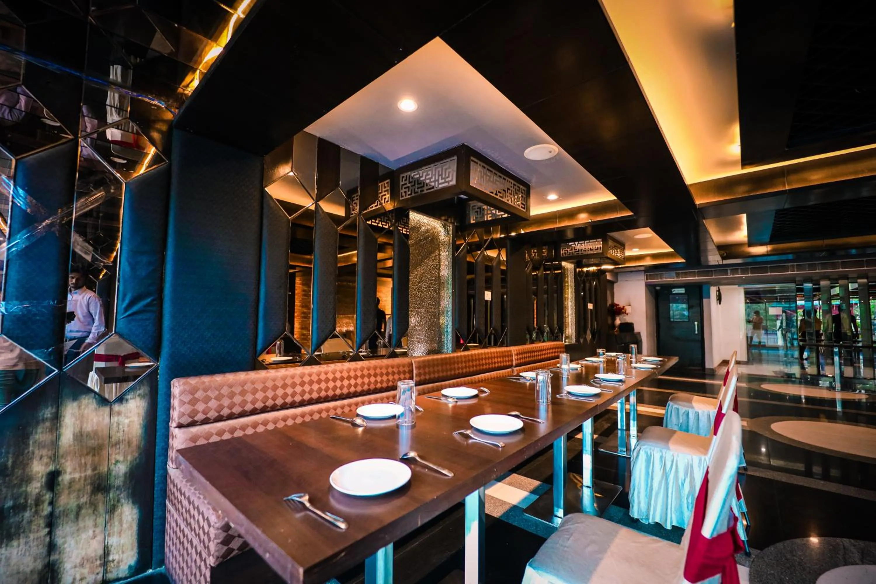 Restaurant/places to eat in HOMANSH GALAXY HOTEL