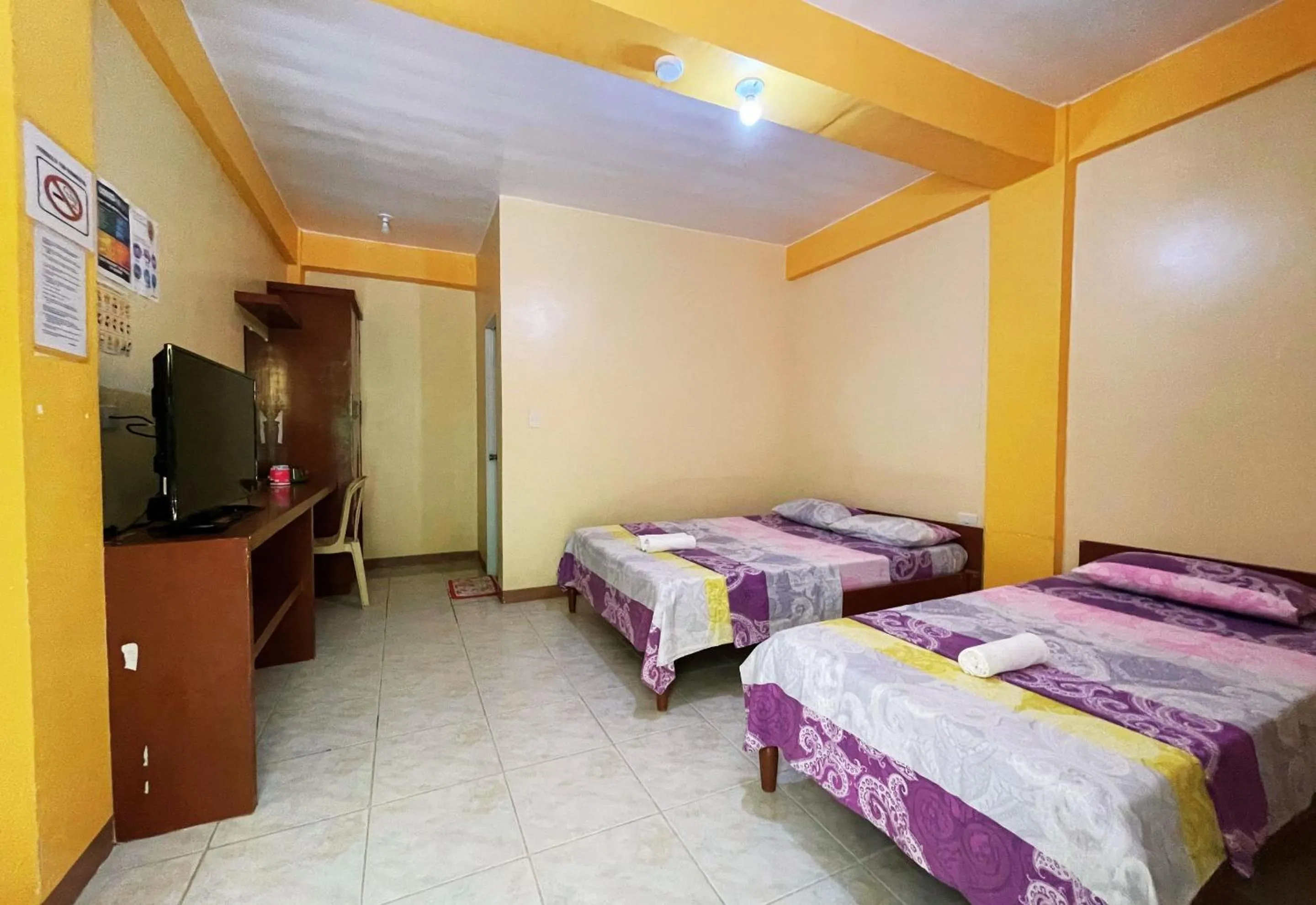 Bed in White Beach Hotel Puerto Galera powered by Cocotel