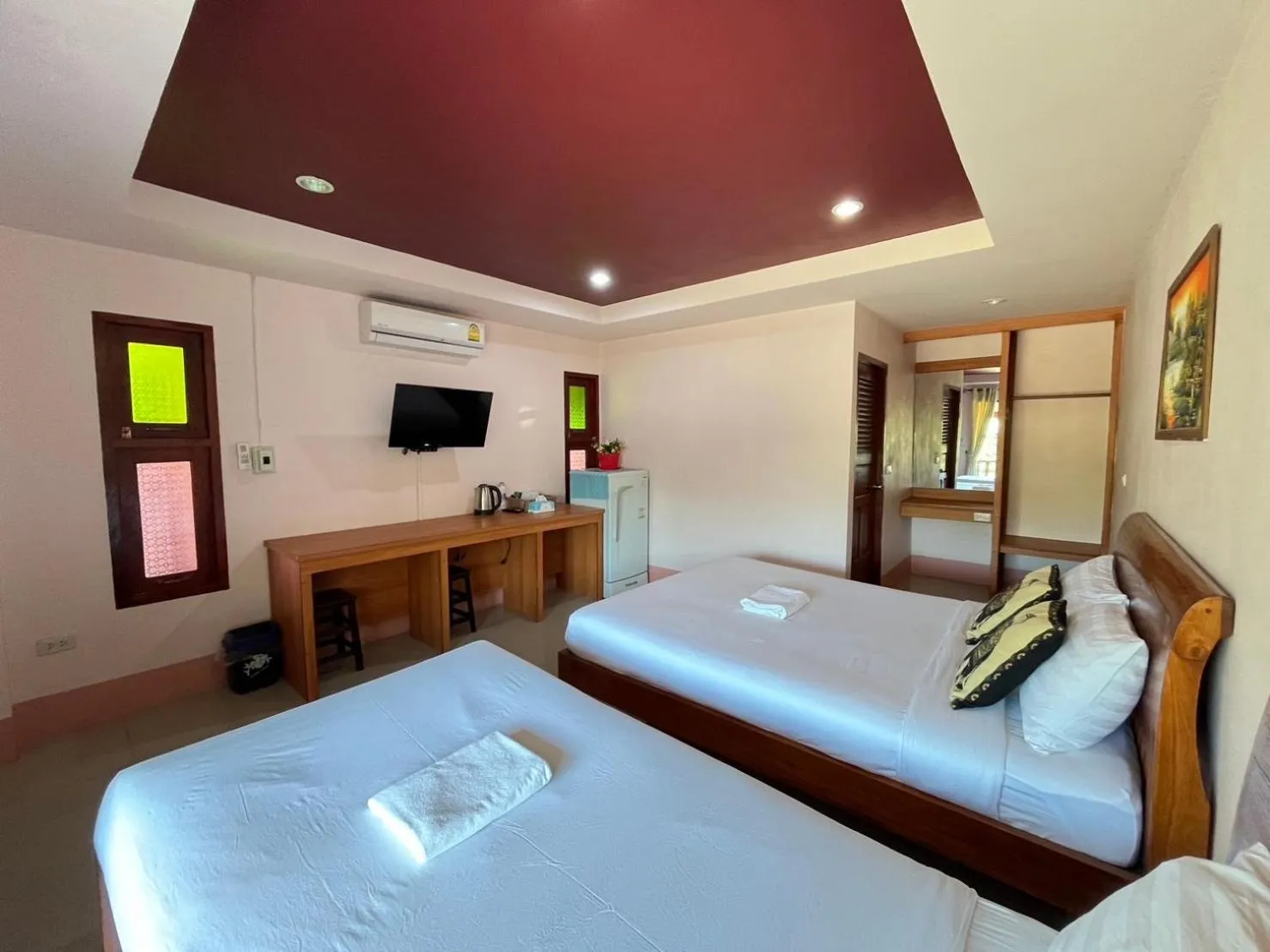 Photo of the whole room, Bed in Happy in Pai
