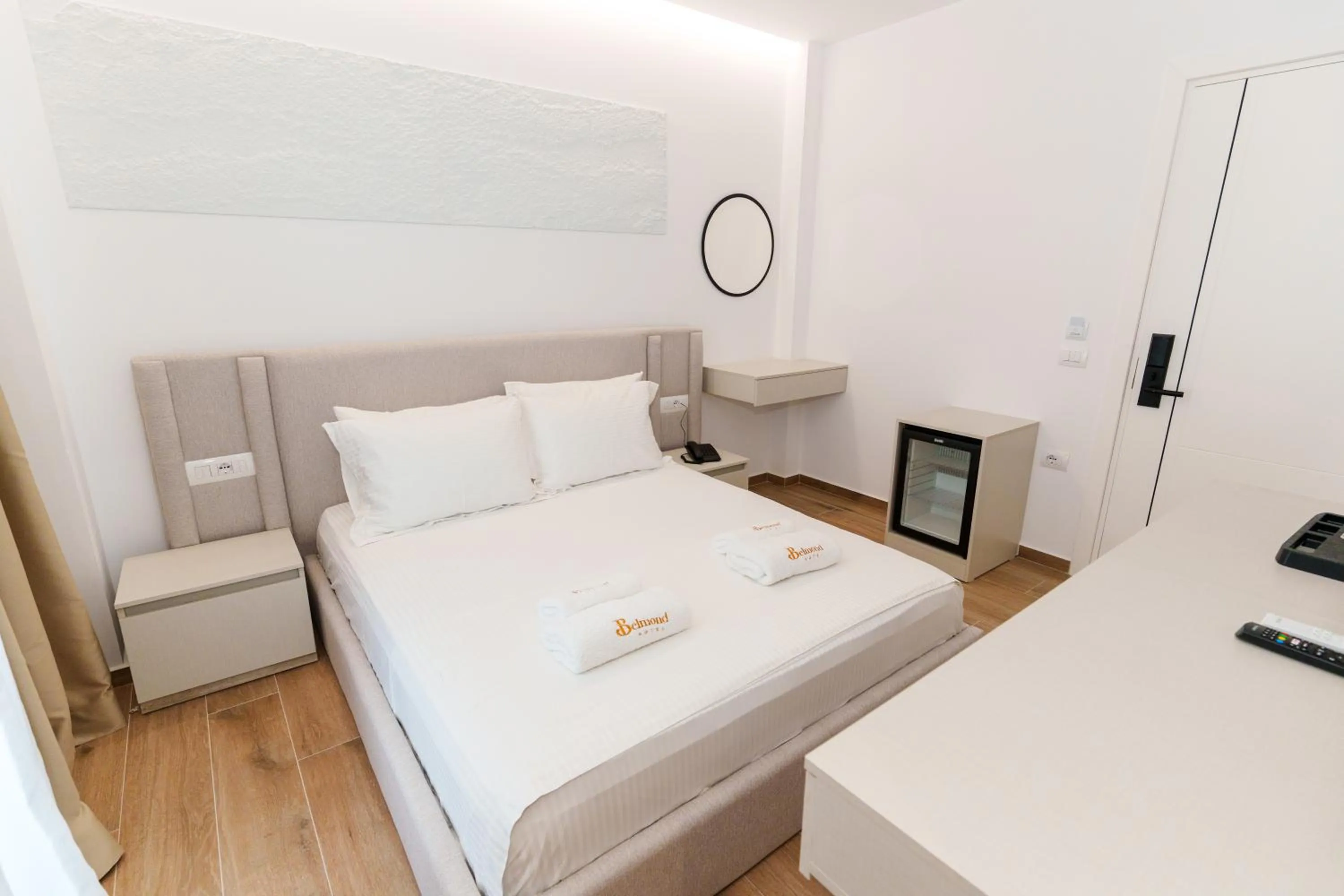 Photo of the whole room, Bed in Belmond Hotel