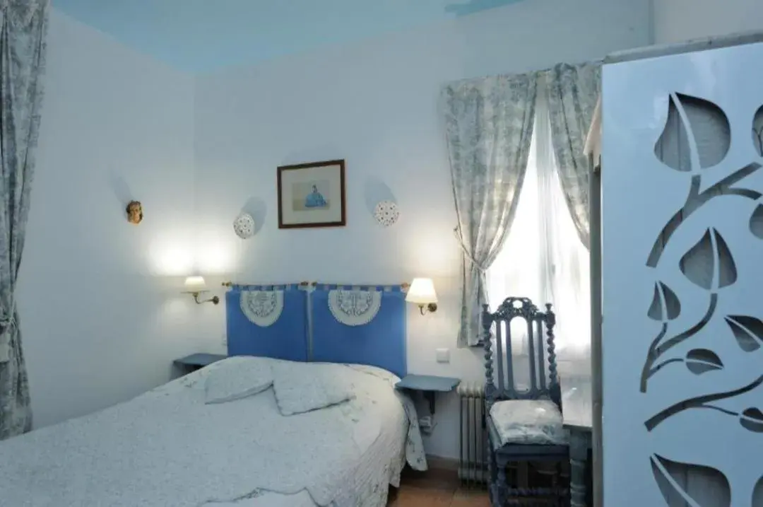 Double Room with Private Bathroom in Hôtel Restaurant L'Aiglon Double Room with Private Bathroom in Hôtel Restaurant L'Aiglon