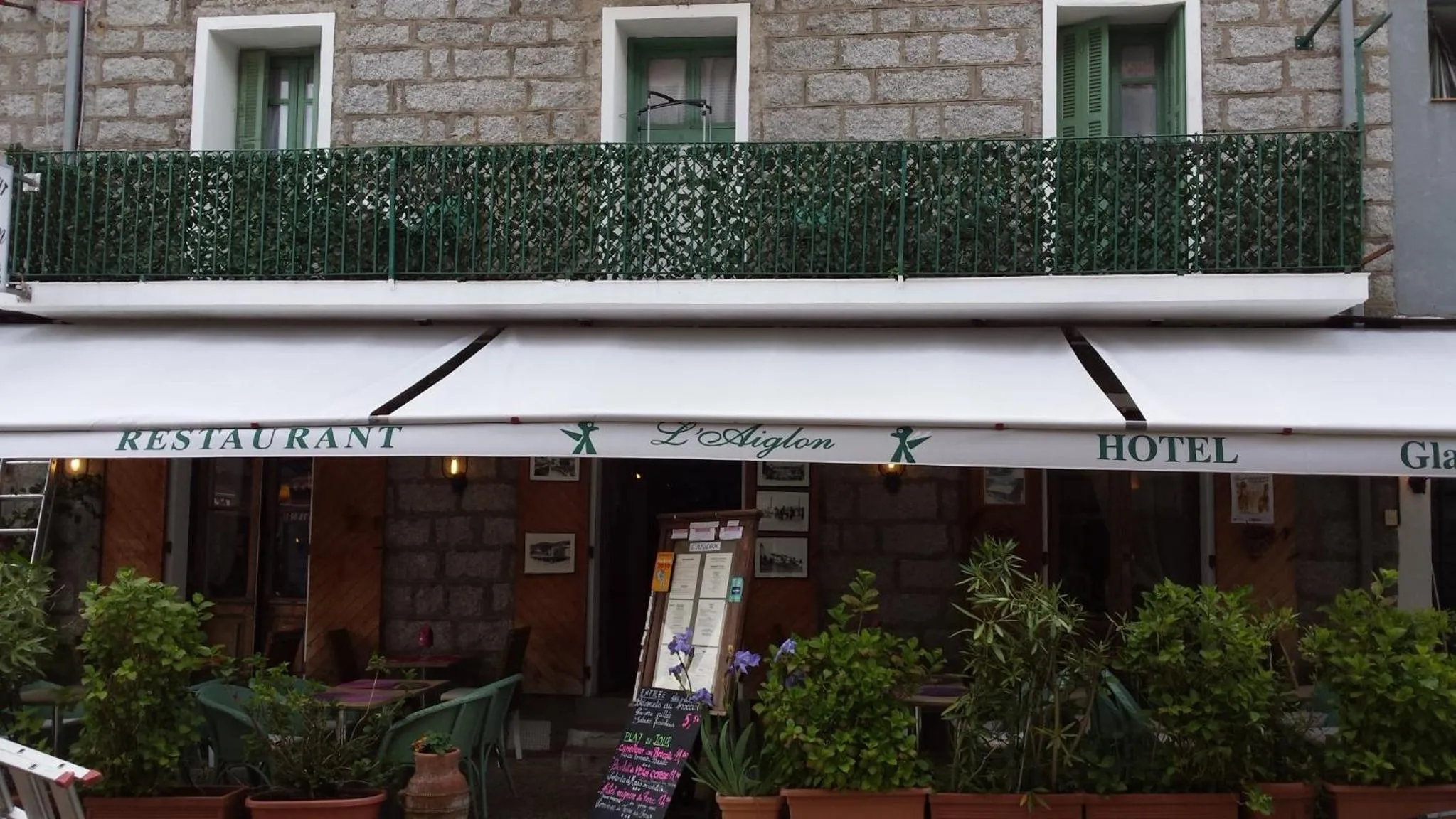 Facade/entrance in Hôtel Restaurant L'Aiglon