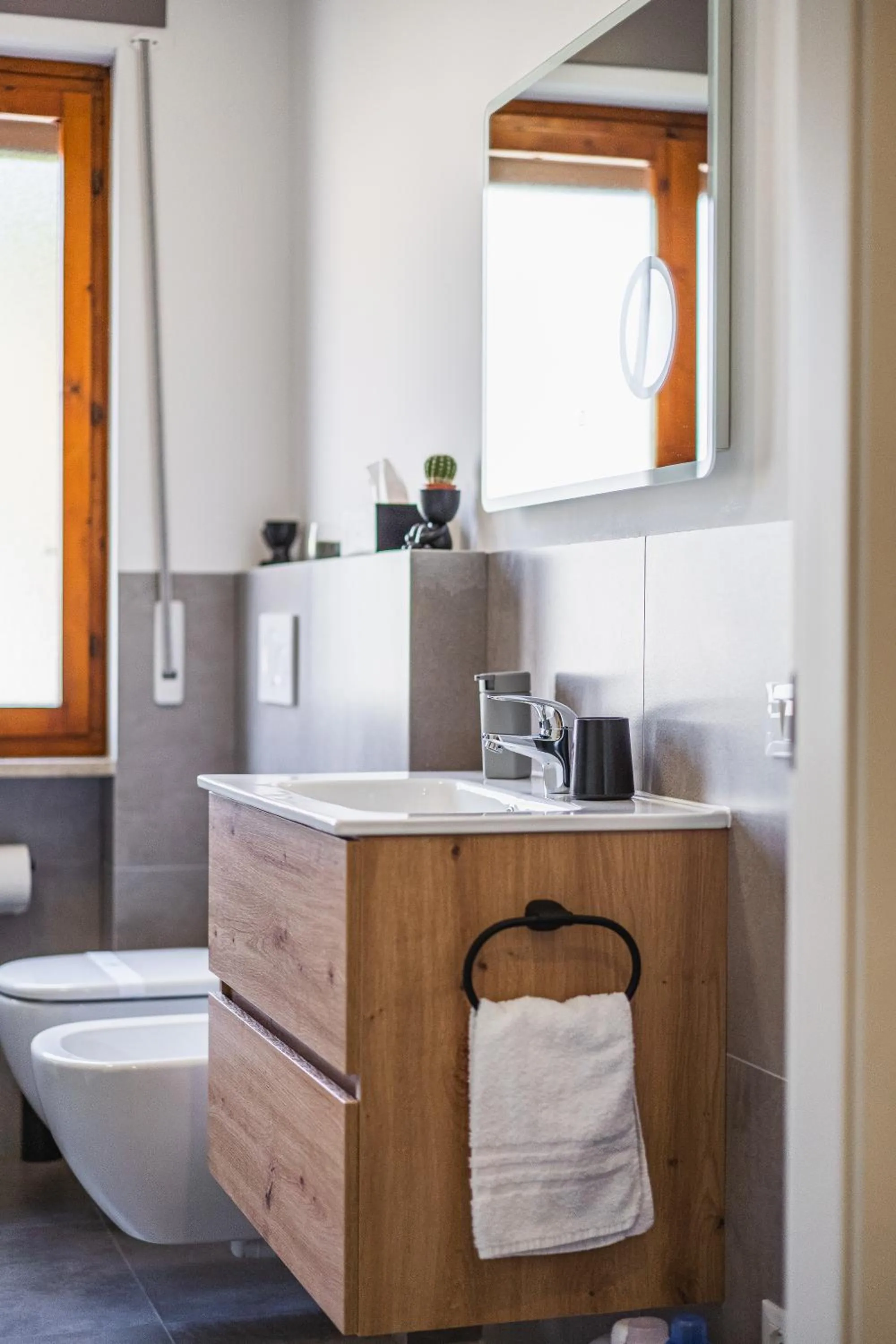 Toilet in Outdooredo Garda Apartment
