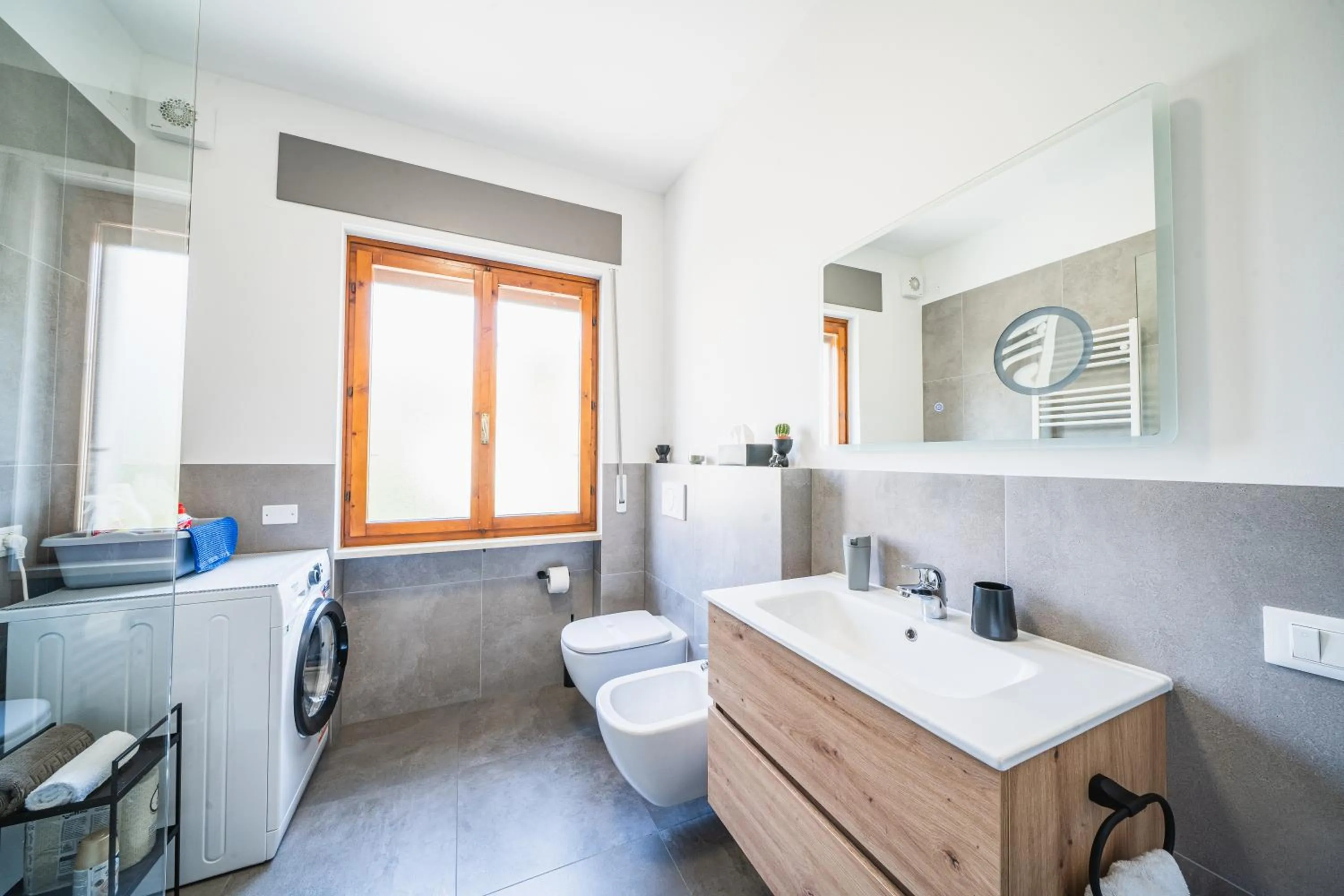 Toilet in Outdooredo Garda Apartment