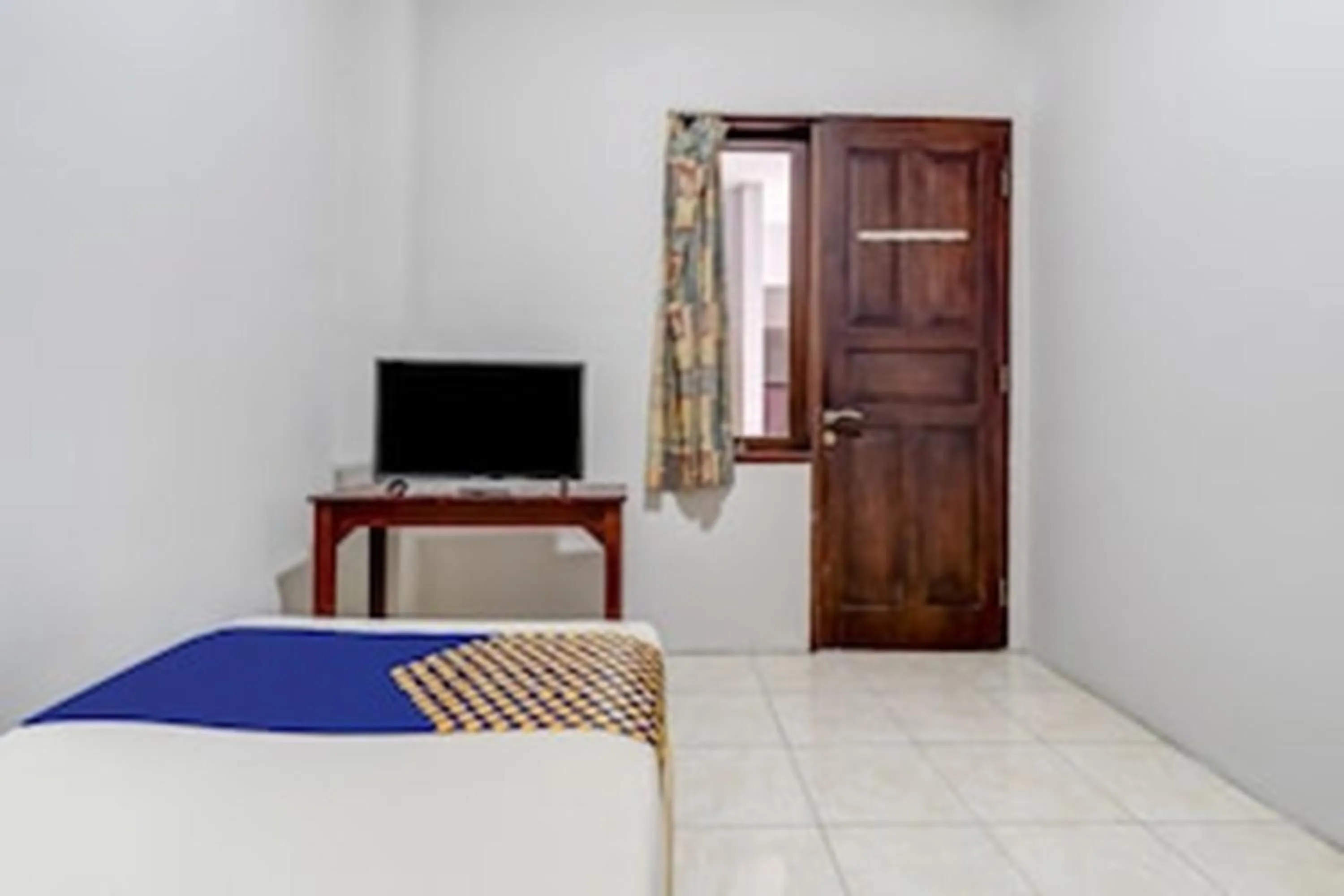 Photo of the whole room, Bed in Hotel O Dago Near Bandung Zoo Formerly Chatter Place