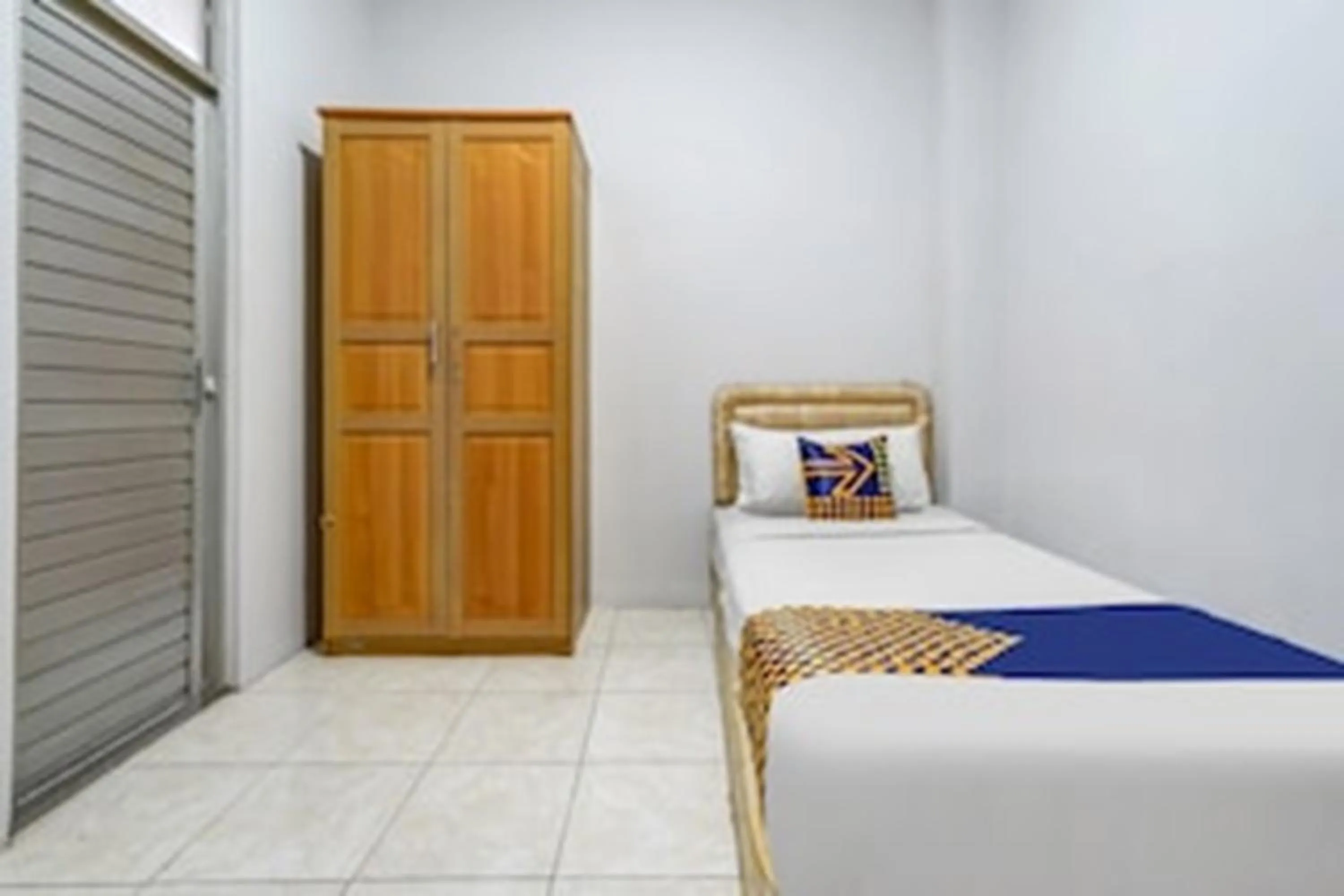 Photo of the whole room, Bed in Hotel O Dago Near Bandung Zoo Formerly Chatter Place