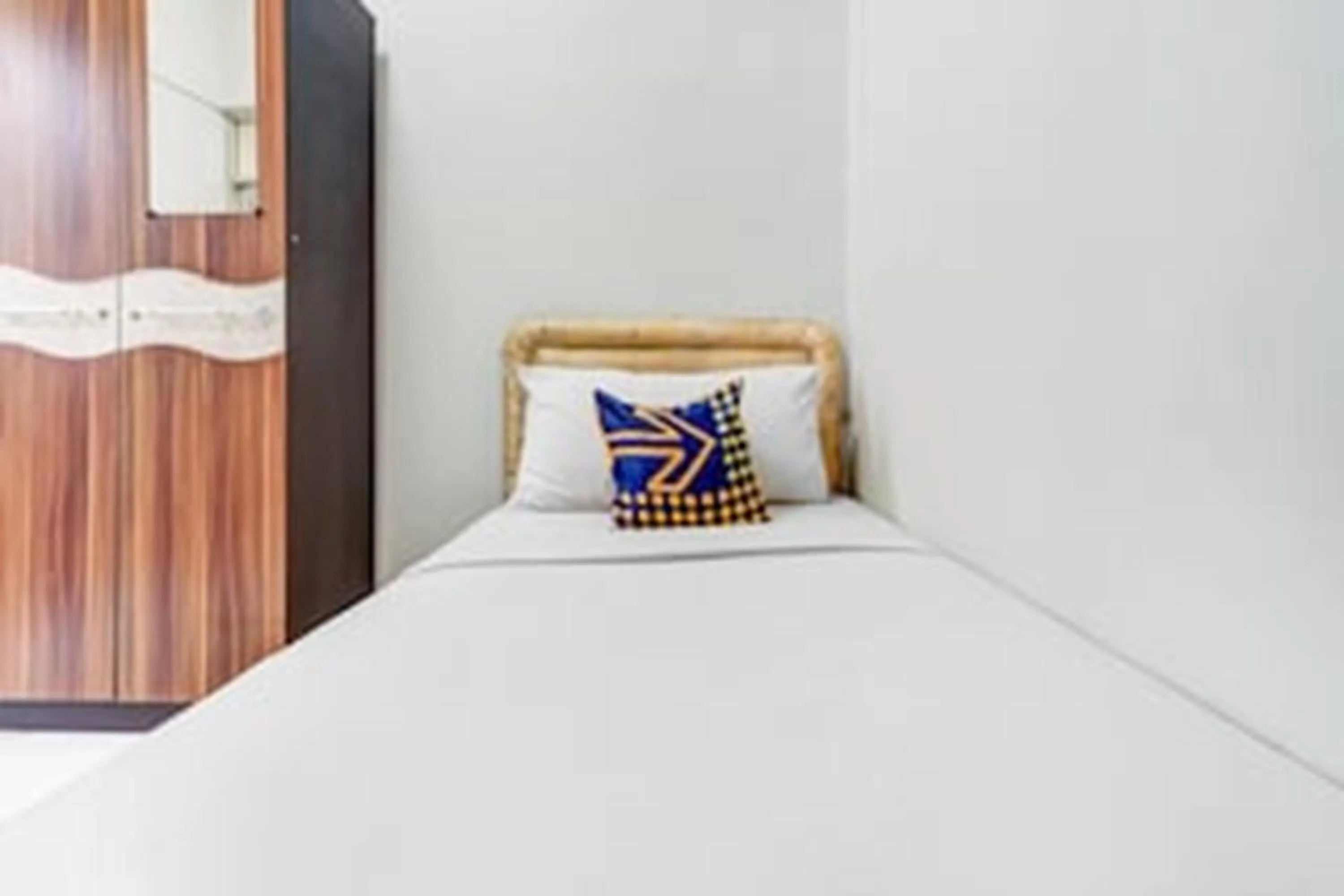 Photo of the whole room, Bed in Hotel O Dago Near Bandung Zoo Formerly Chatter Place